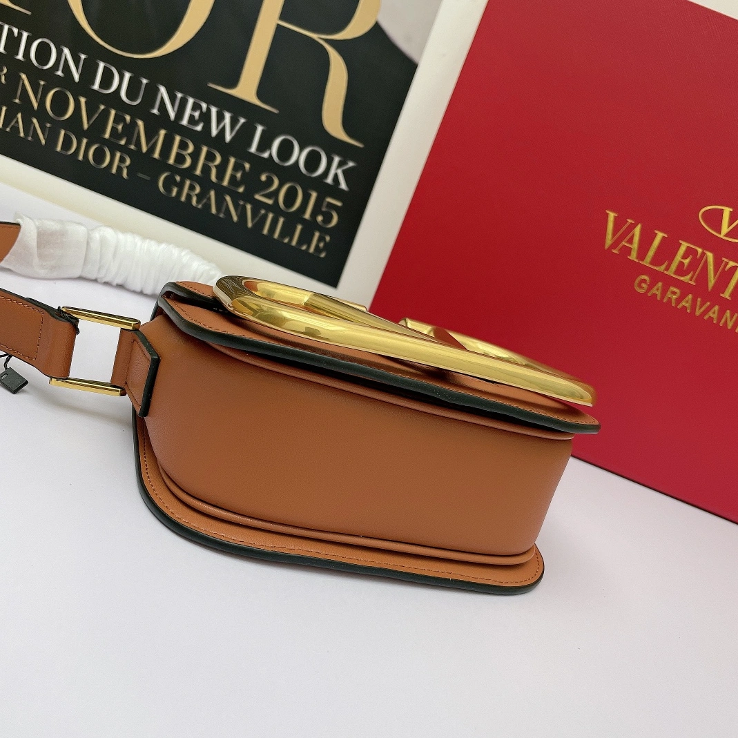 Valentino AAA Quality Messenger Bags For Women Minimalist 3773
