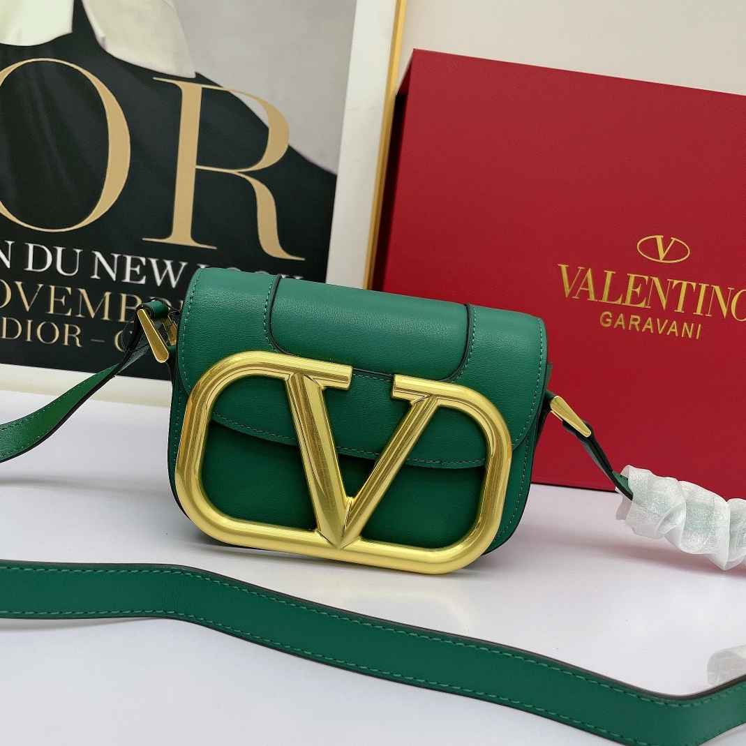 Valentino AAA Quality Messenger Bags For Women NewStyle 4402