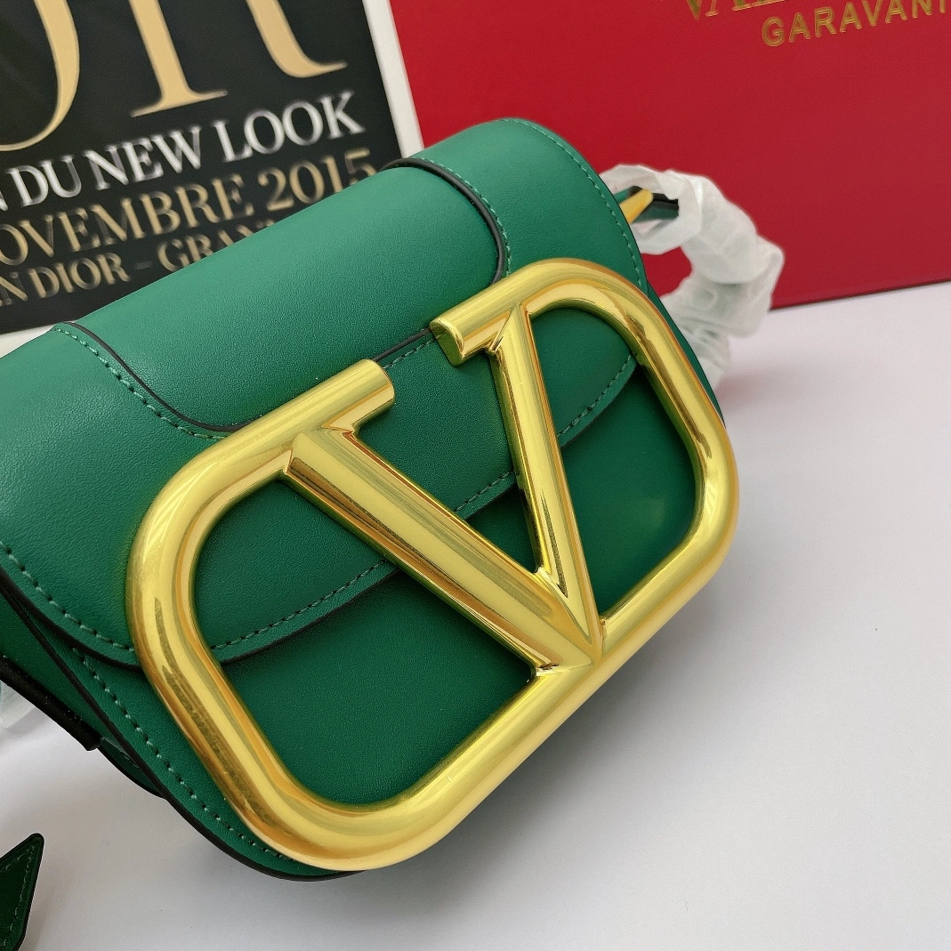 Valentino AAA Quality Messenger Bags For Women NewStyle 4402