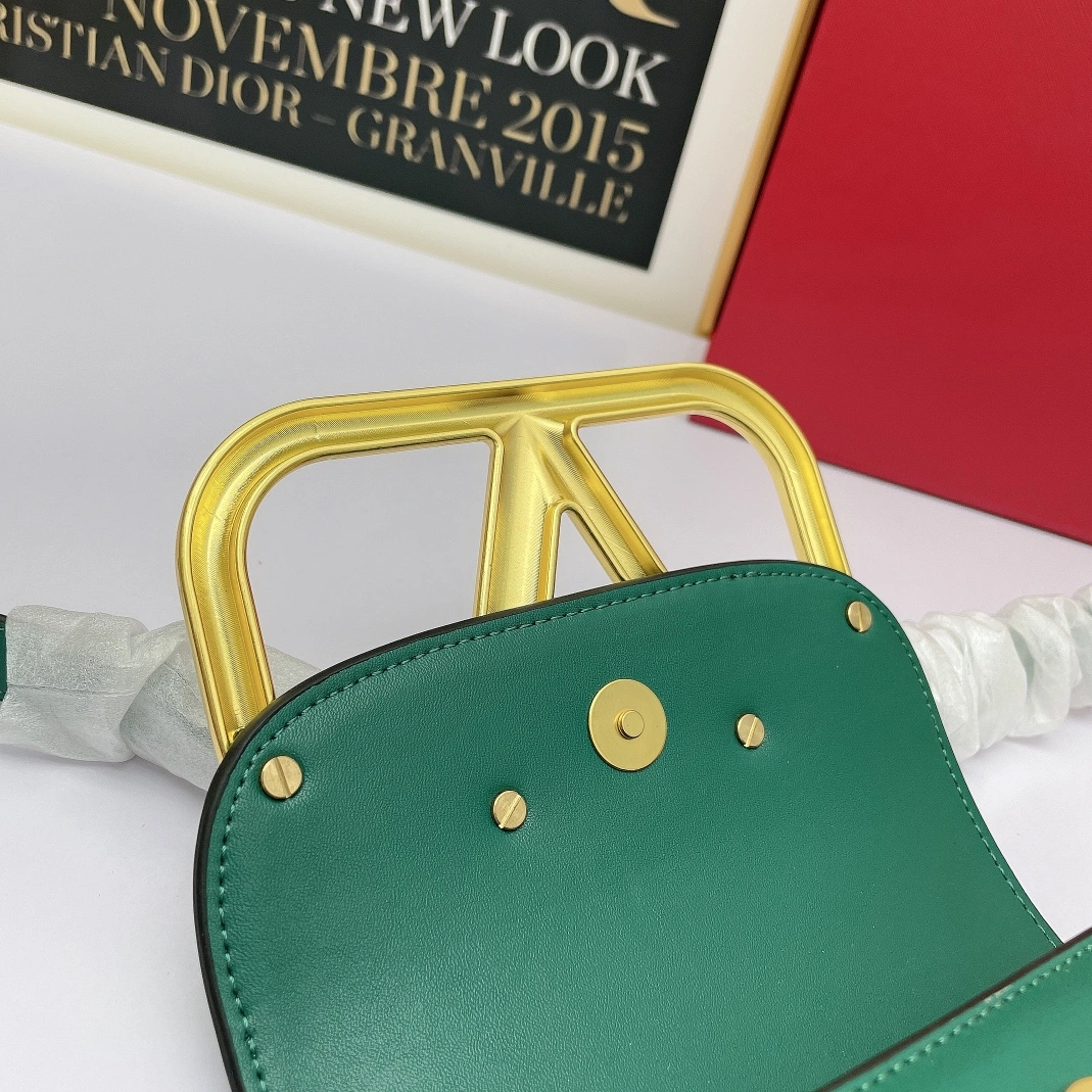 Valentino AAA Quality Messenger Bags For Women NewStyle 4402