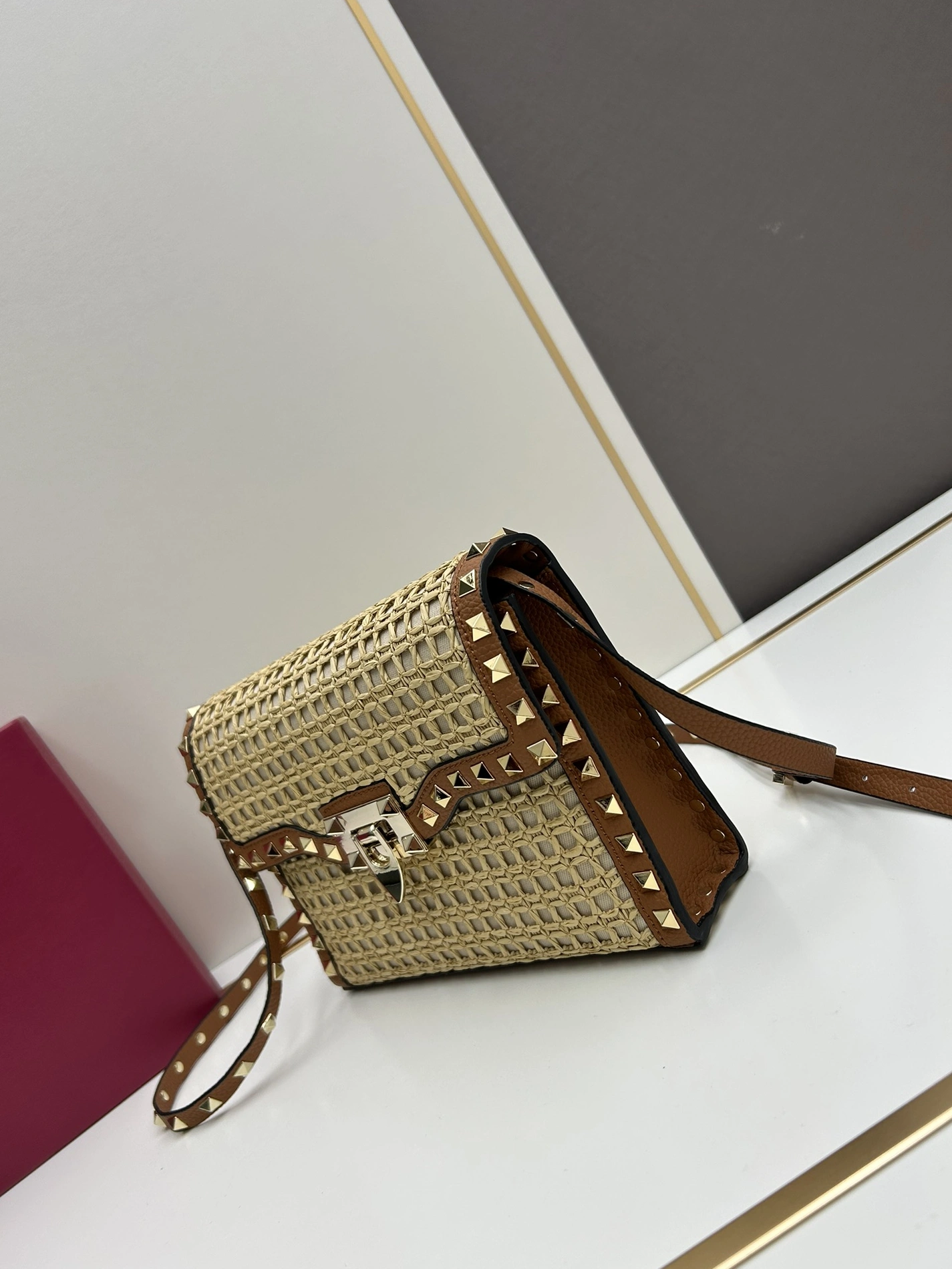 Valentino AAA Quality Messenger Bags For Women Reliable 5542