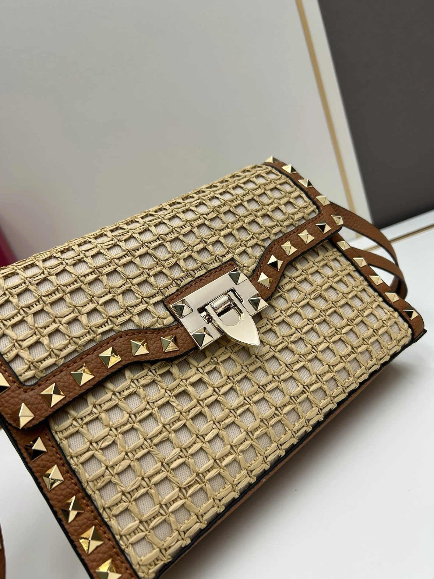 Valentino AAA Quality Messenger Bags For Women Reliable 5542
