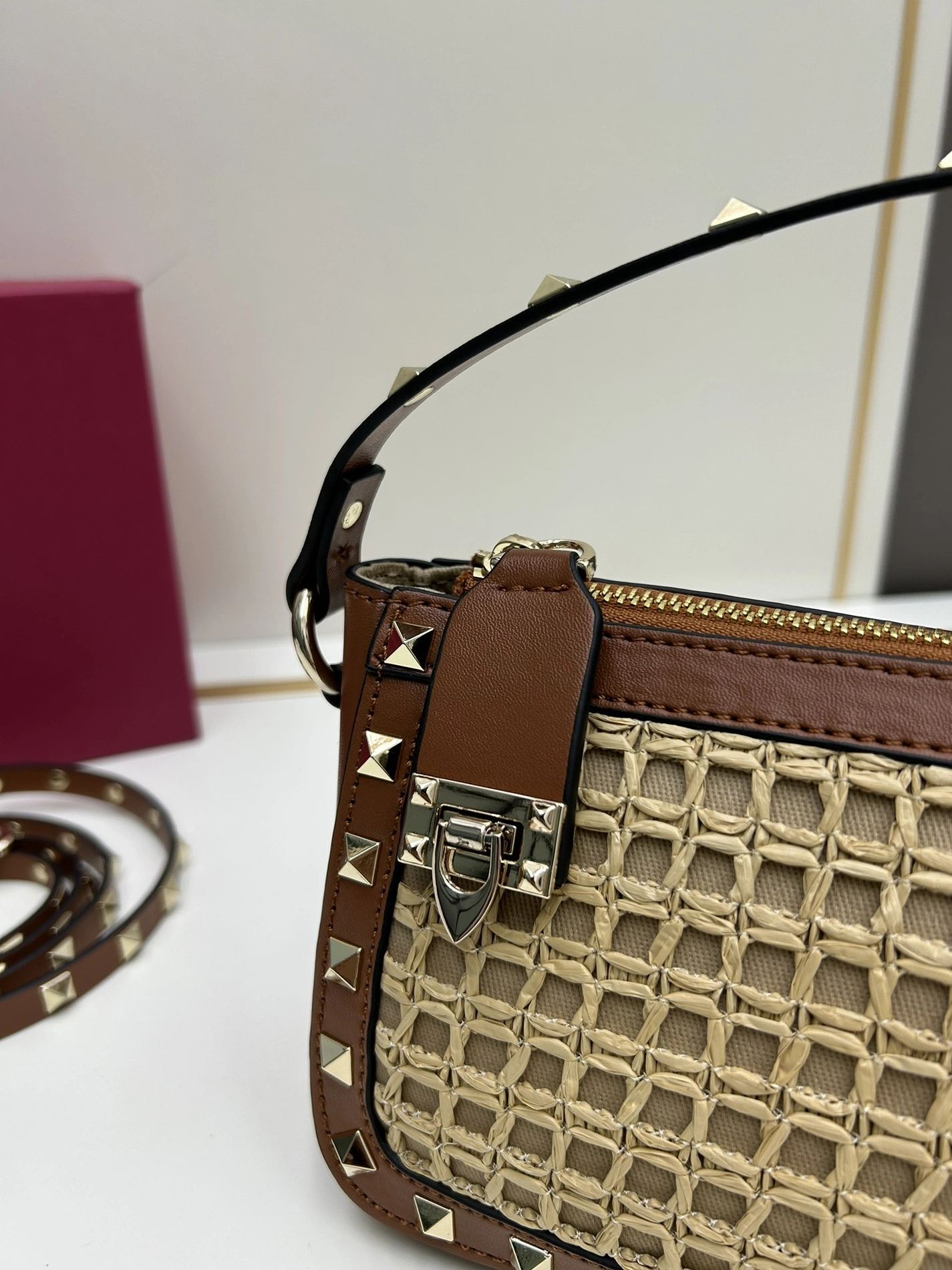 Valentino AAA Quality Messenger Bags For Women Resilient 1809