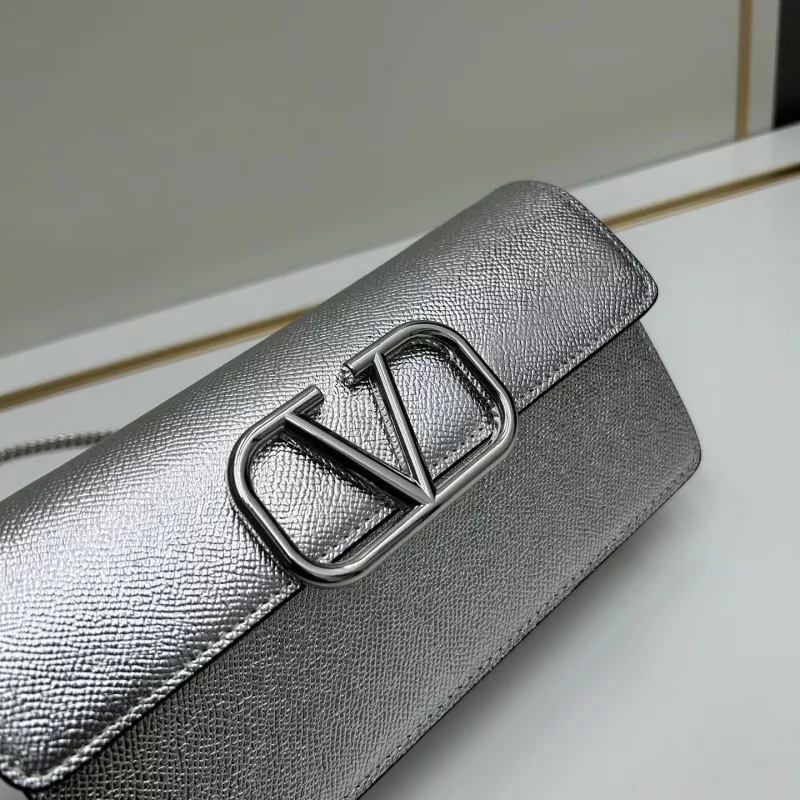 Valentino AAA Quality Messenger Bags For Women Sleek 2727