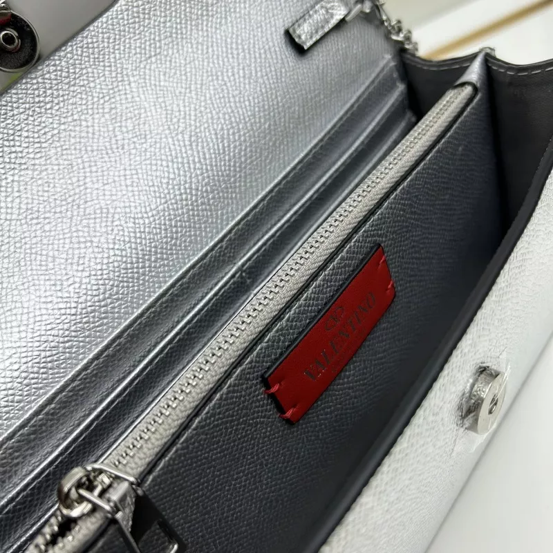 Valentino AAA Quality Messenger Bags For Women Sleek 2727