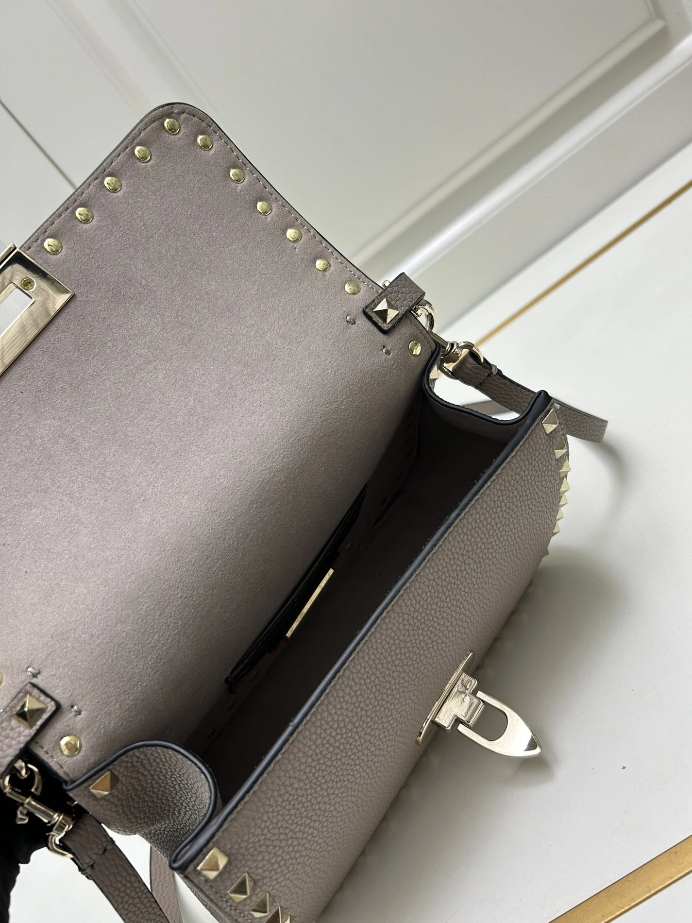 Valentino AAA Quality Messenger Bags For Women Soft 4408