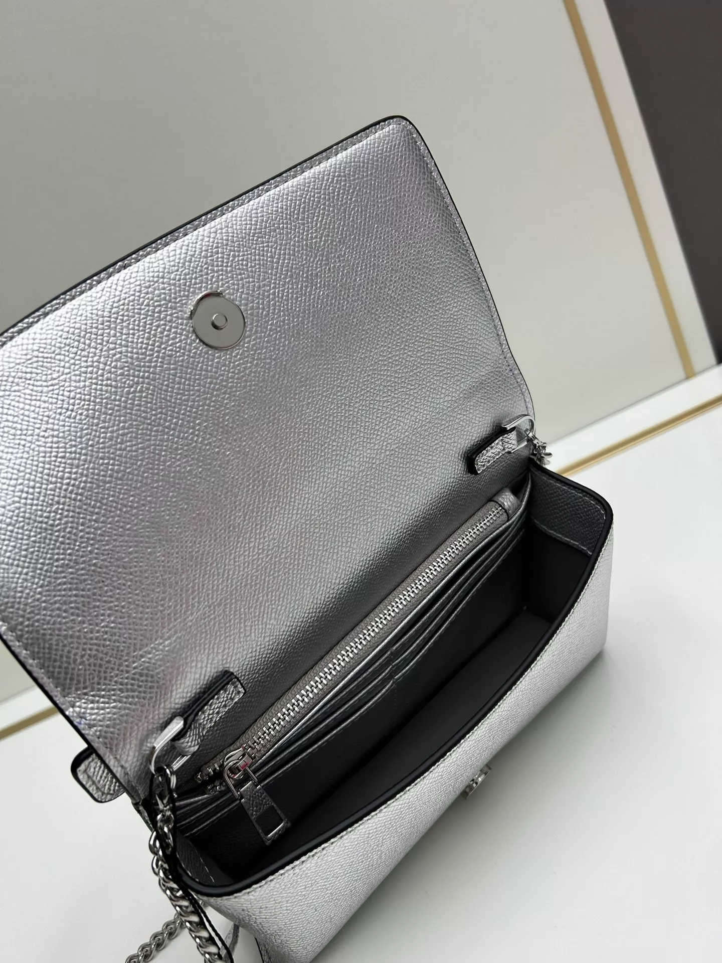 Valentino AAA Quality Messenger Bags For Women Sophisticated 5999