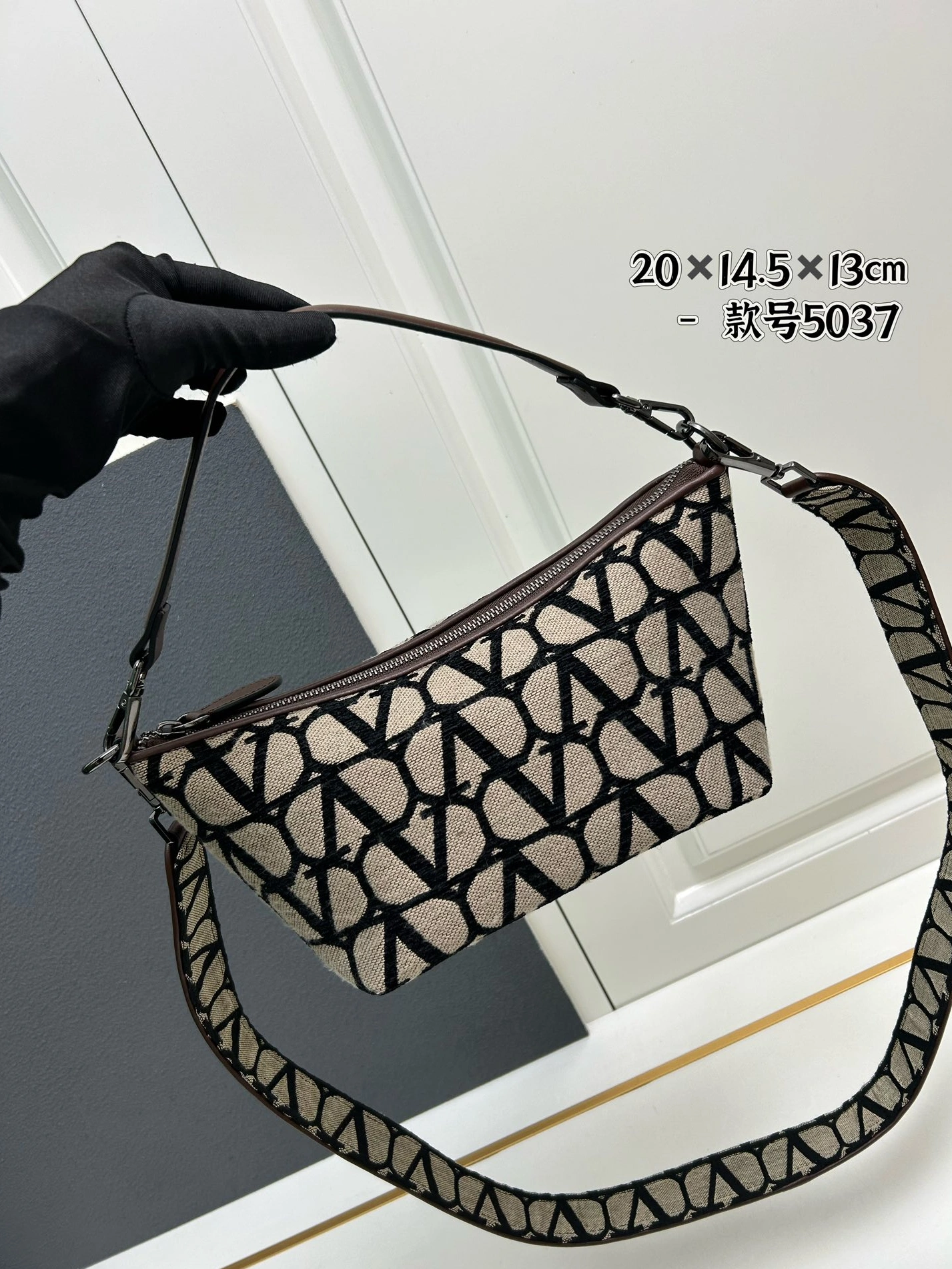 Valentino AAA Quality Messenger Bags For Women Sophisticated 7098