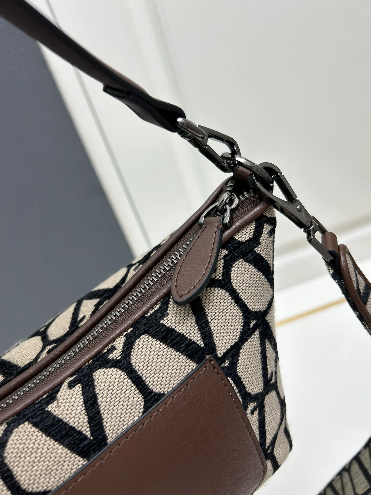 Valentino AAA Quality Messenger Bags For Women Sophisticated 7098