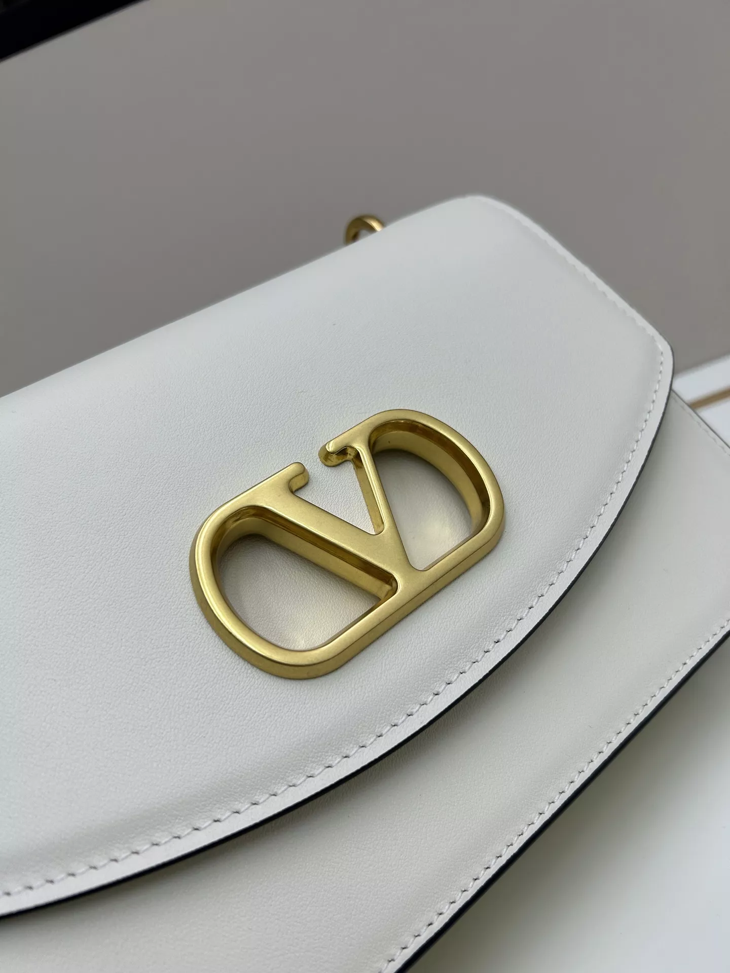 Valentino AAA Quality Messenger Bags For Women Sophisticated 8755