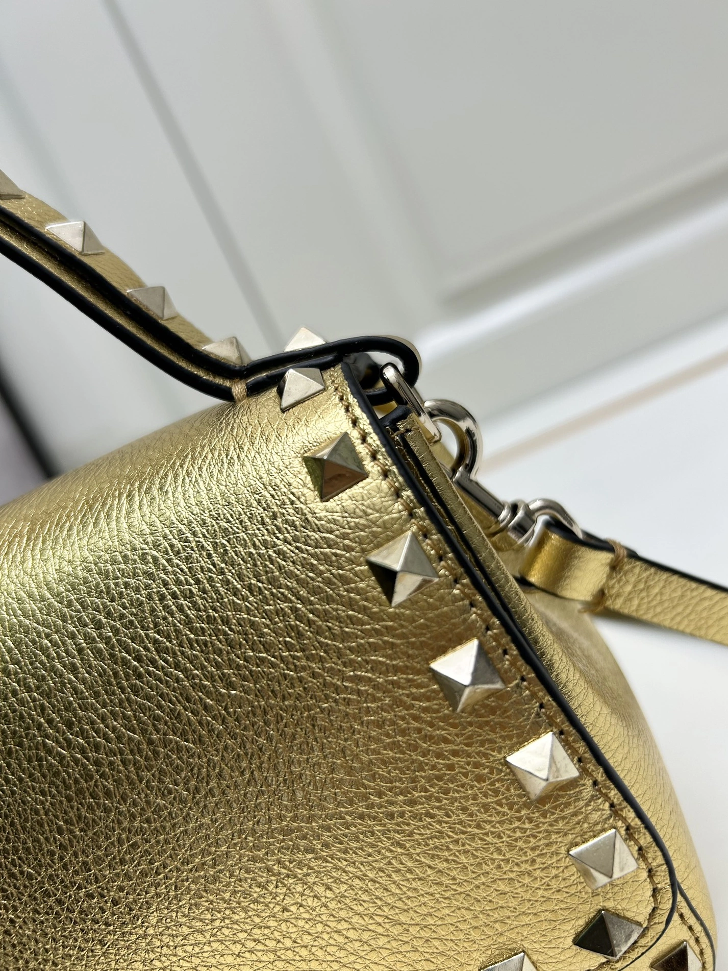 Valentino AAA Quality Messenger Bags For Women SportInspired 566