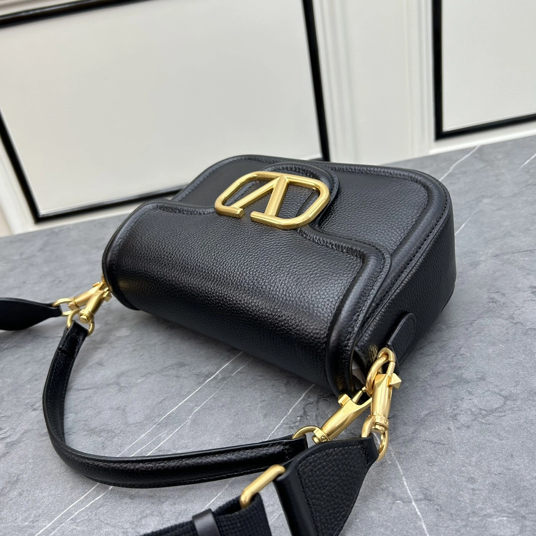 Valentino AAA Quality Messenger Bags For Women Stylish 6732