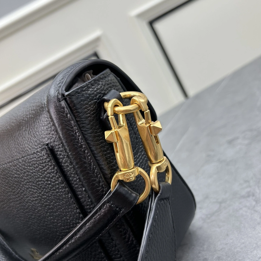 Valentino AAA Quality Messenger Bags For Women Stylish 6732