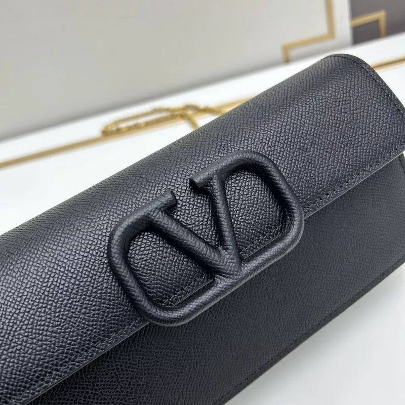 Valentino AAA Quality Messenger Bags For Women Stylish 7665