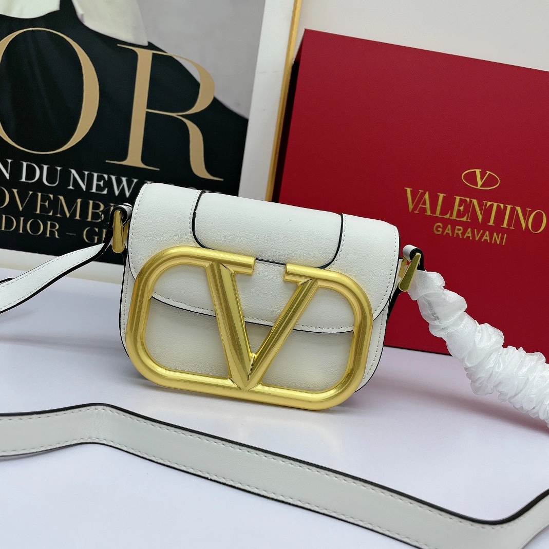 Valentino AAA Quality Messenger Bags For Women Stylish 9258