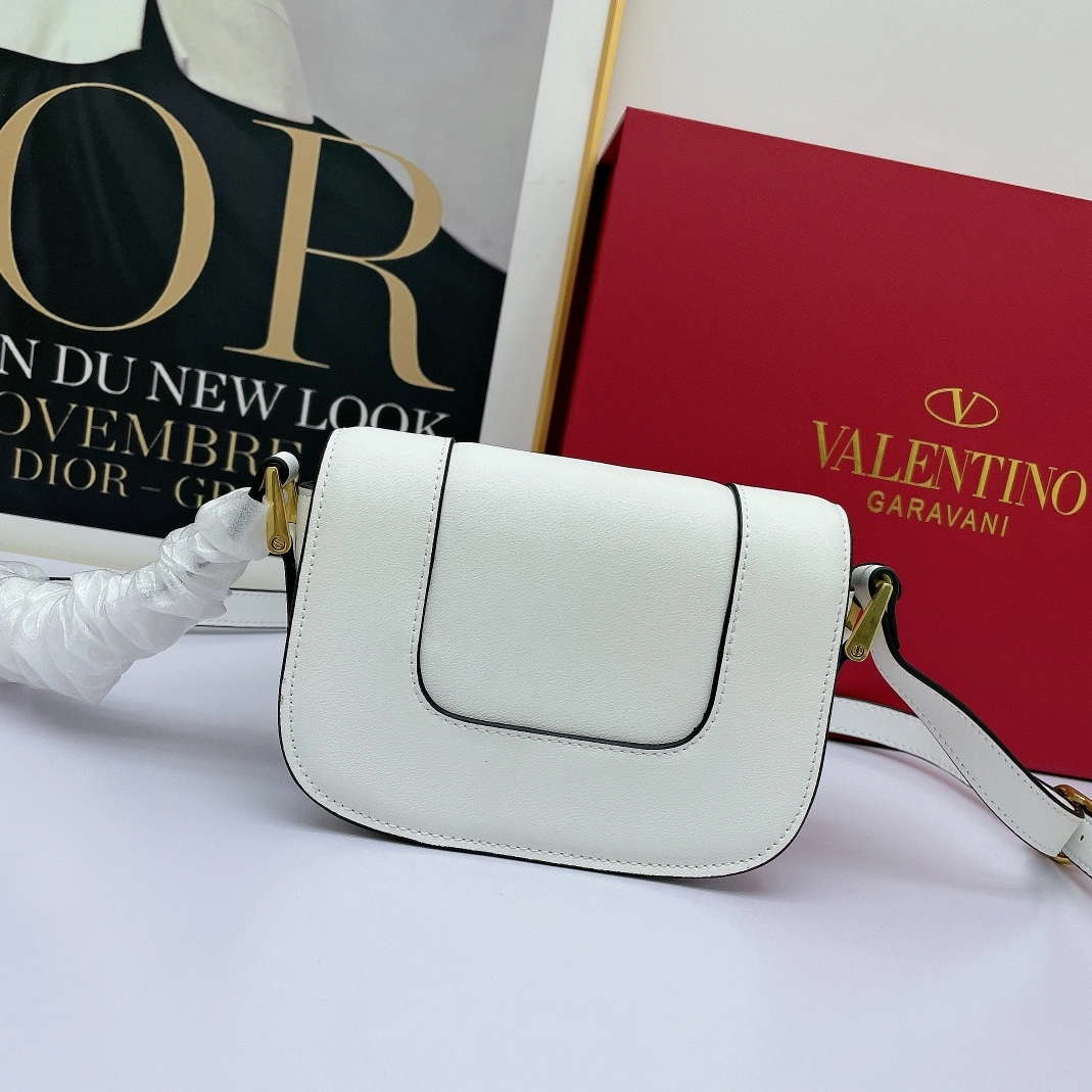 Valentino AAA Quality Messenger Bags For Women Stylish 9258