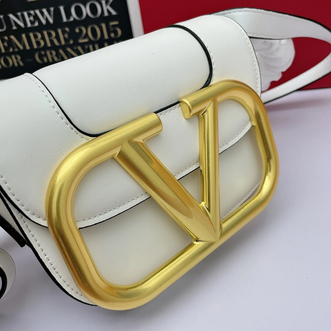 Valentino AAA Quality Messenger Bags For Women Stylish 9258