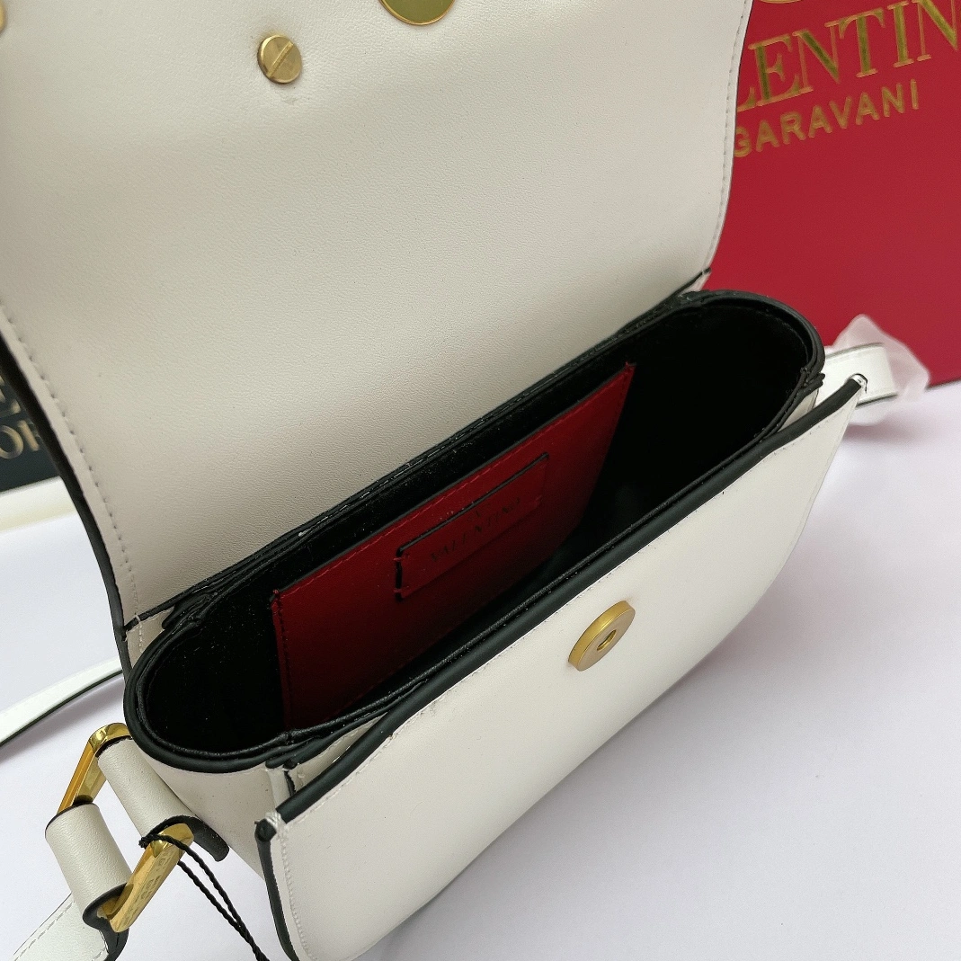 Valentino AAA Quality Messenger Bags For Women Stylish 9258