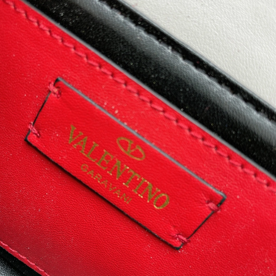 Valentino AAA Quality Messenger Bags For Women Stylish 9258