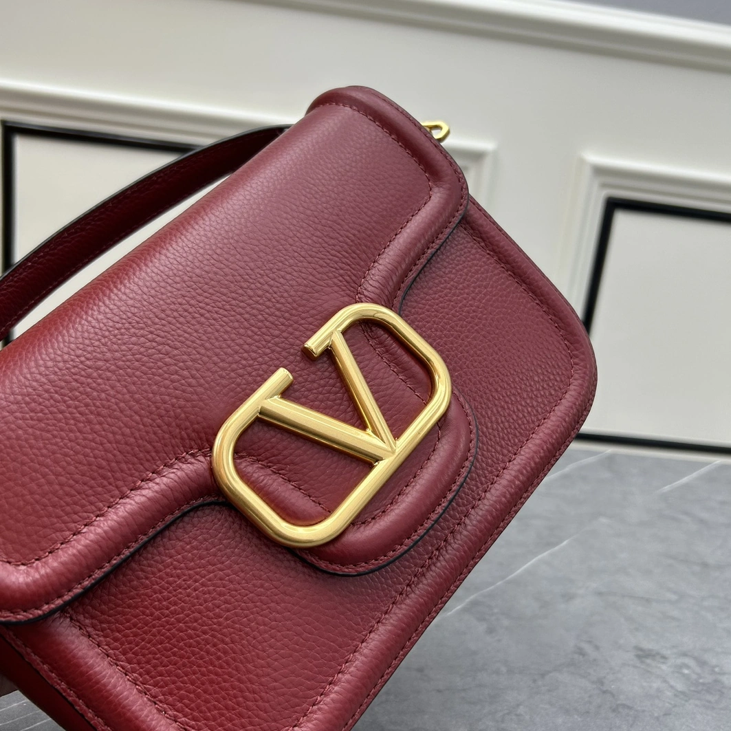 Valentino AAA Quality Messenger Bags For Women Trendsetting 1255