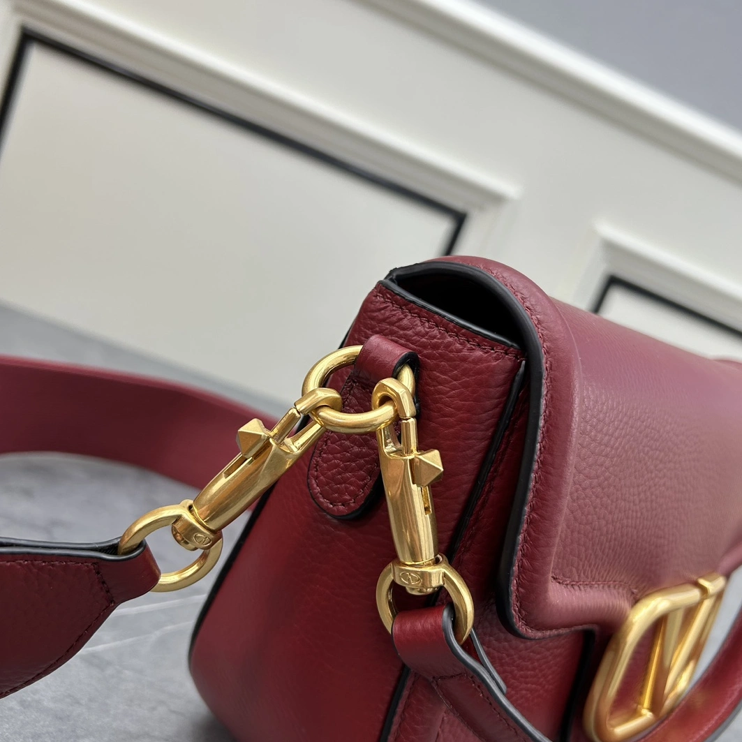 Valentino AAA Quality Messenger Bags For Women Trendsetting 1255