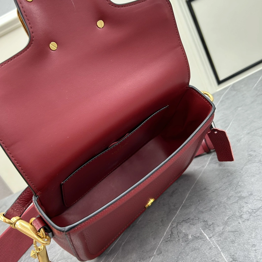 Valentino AAA Quality Messenger Bags For Women Trendsetting 1255