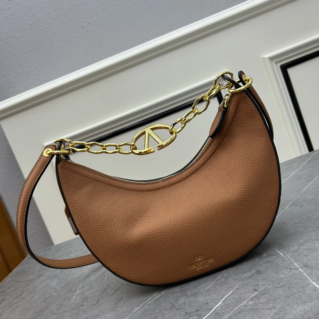Valentino AAA Quality Messenger Bags For Women Trendsetting 8607
