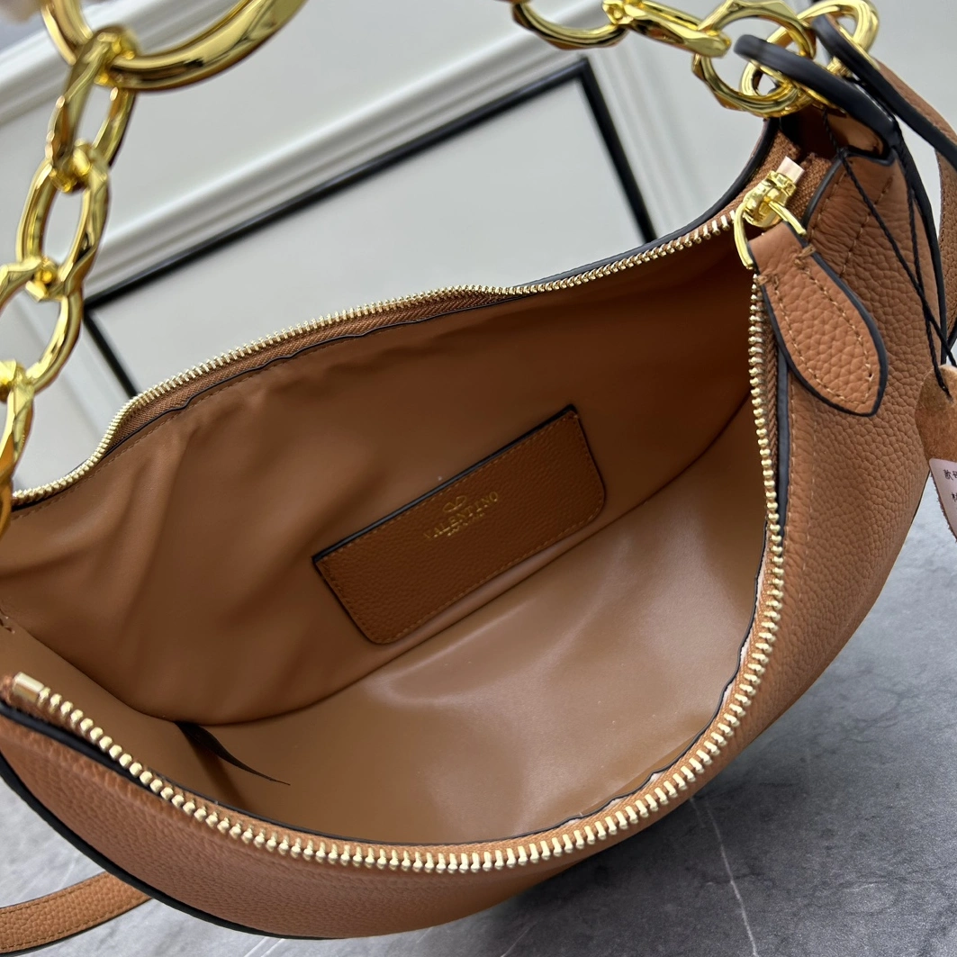 Valentino AAA Quality Messenger Bags For Women Trendsetting 8607
