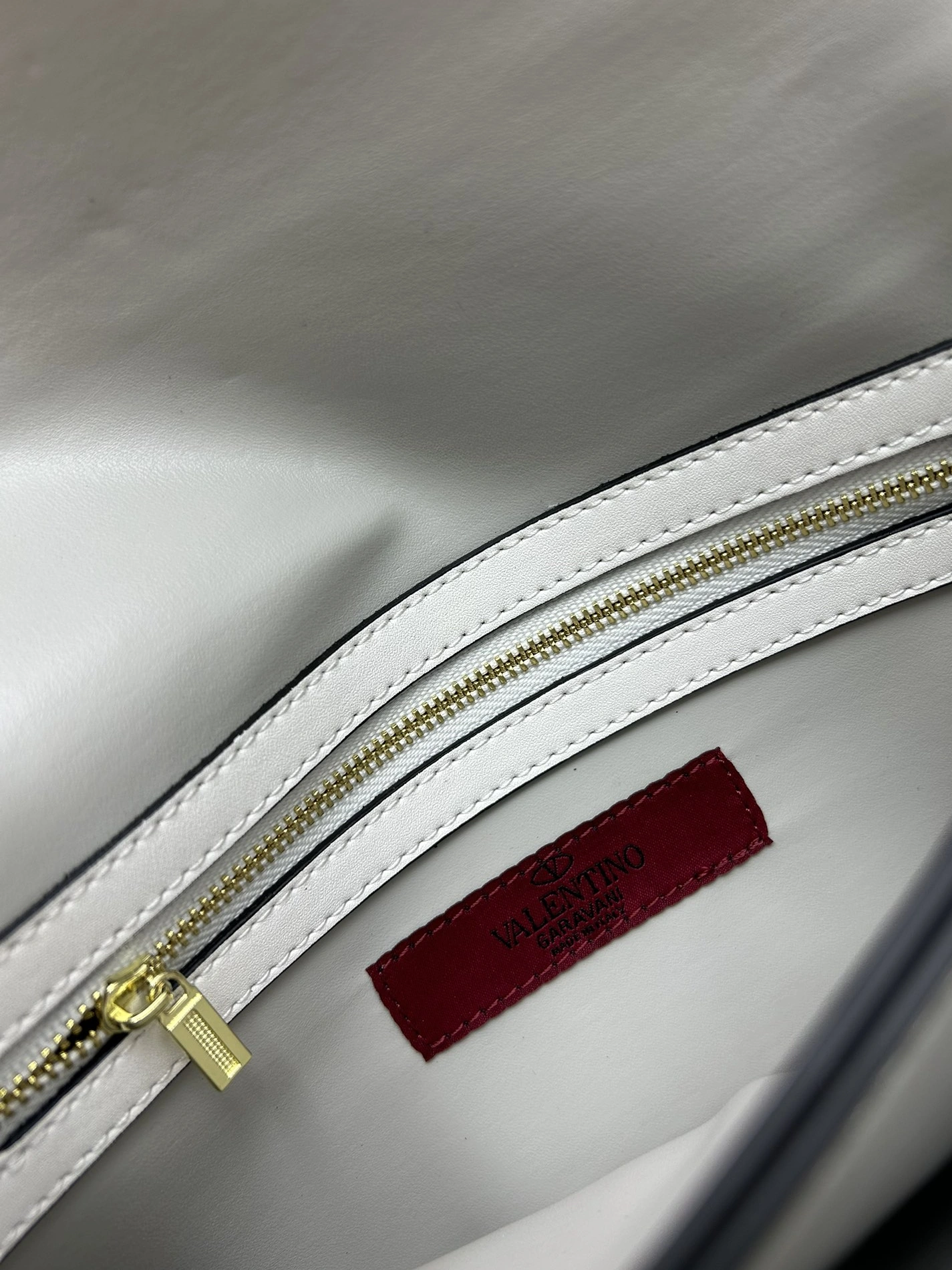 Valentino AAA Quality Messenger Bags For Women Trendy 1420