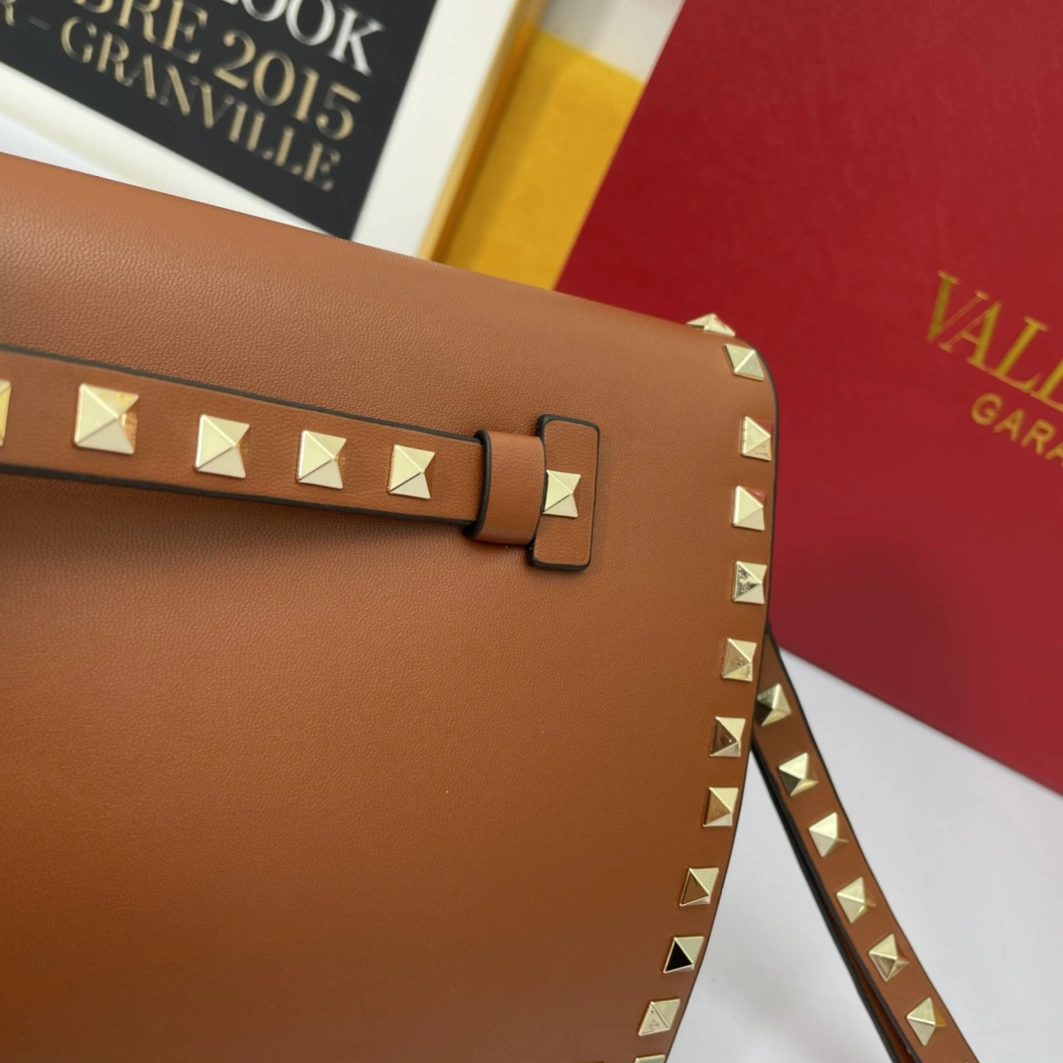 Valentino AAA Quality Messenger Bags For Women Trendy 7303
