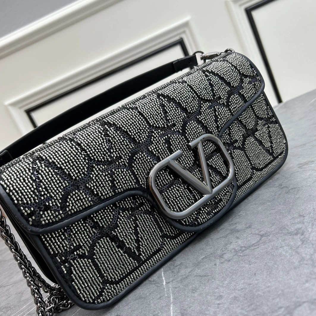 Valentino AAA Quality Messenger Bags For Women Unique 2779