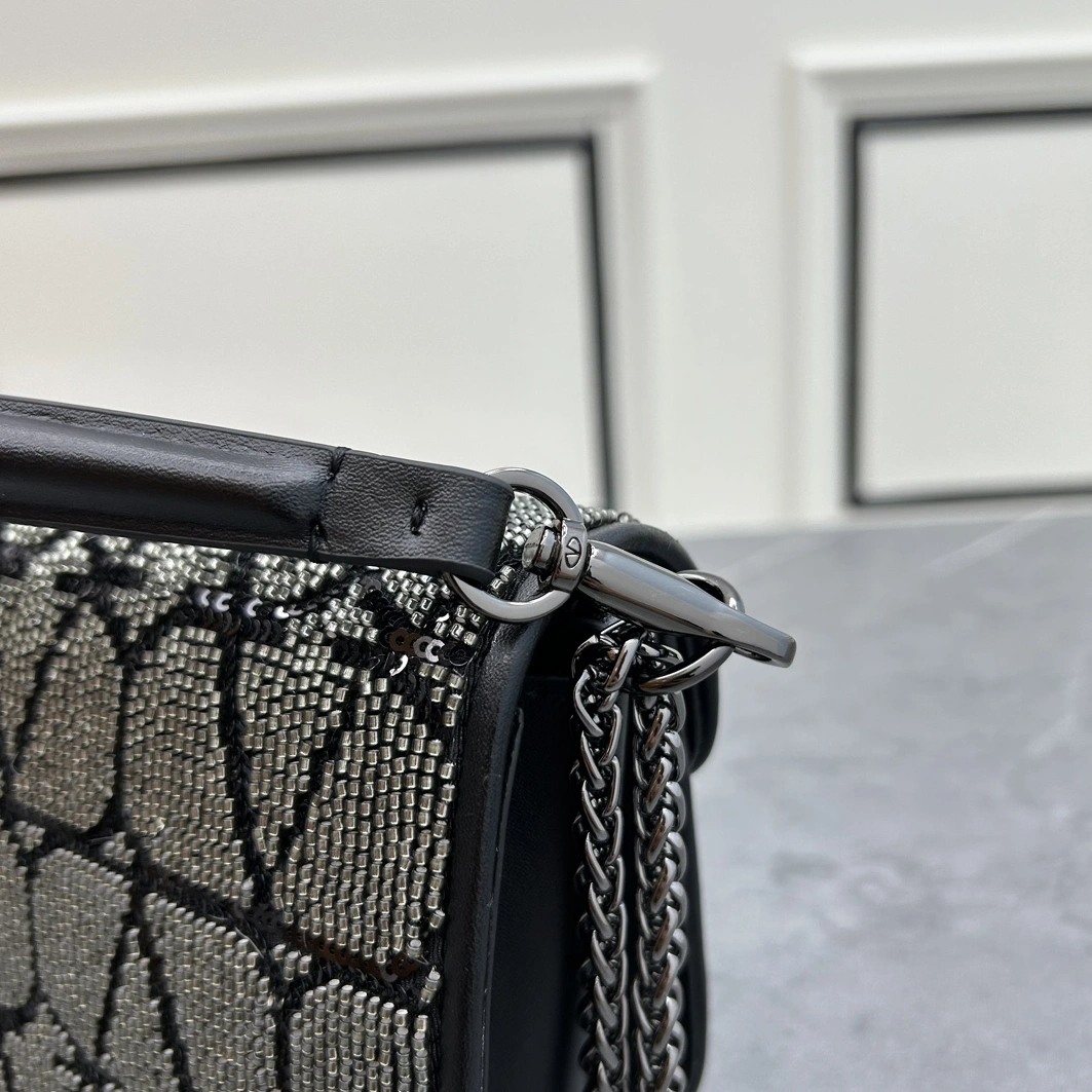 Valentino AAA Quality Messenger Bags For Women Unique 2779