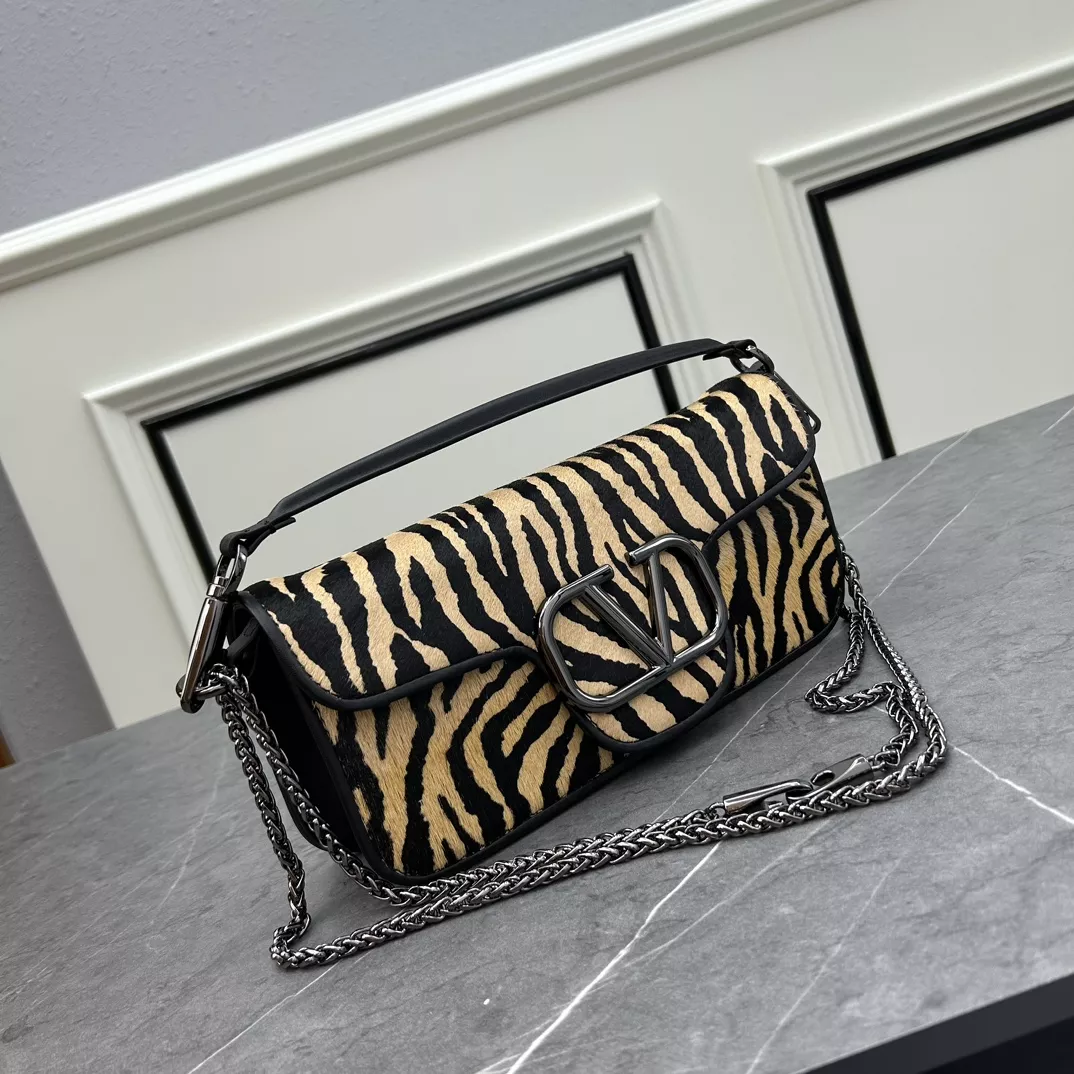 Valentino AAA Quality Messenger Bags For Women Unique 9390
