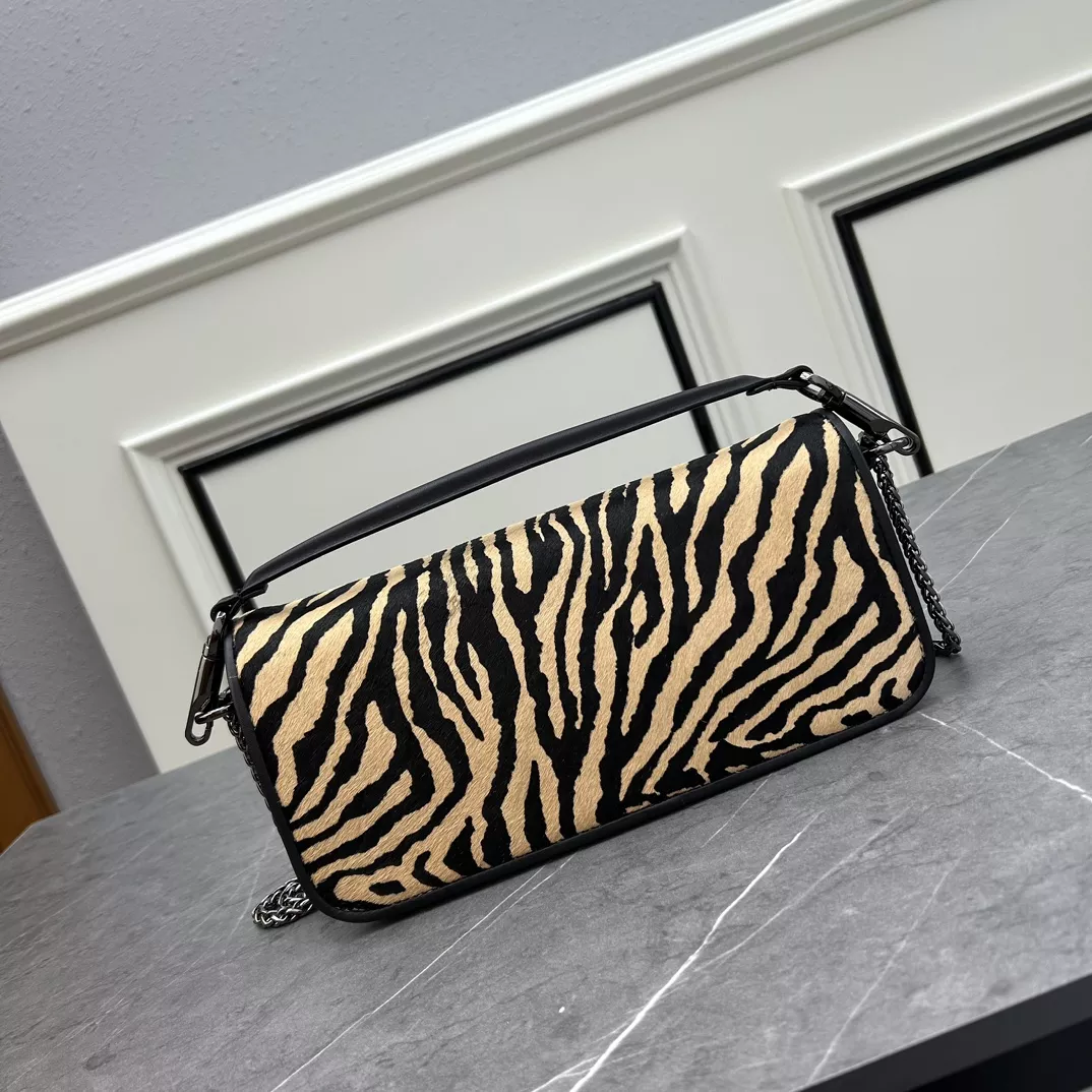 Valentino AAA Quality Messenger Bags For Women Unique 9390