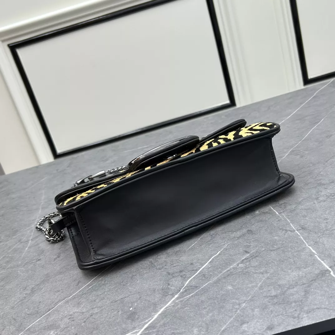 Valentino AAA Quality Messenger Bags For Women Unique 9390