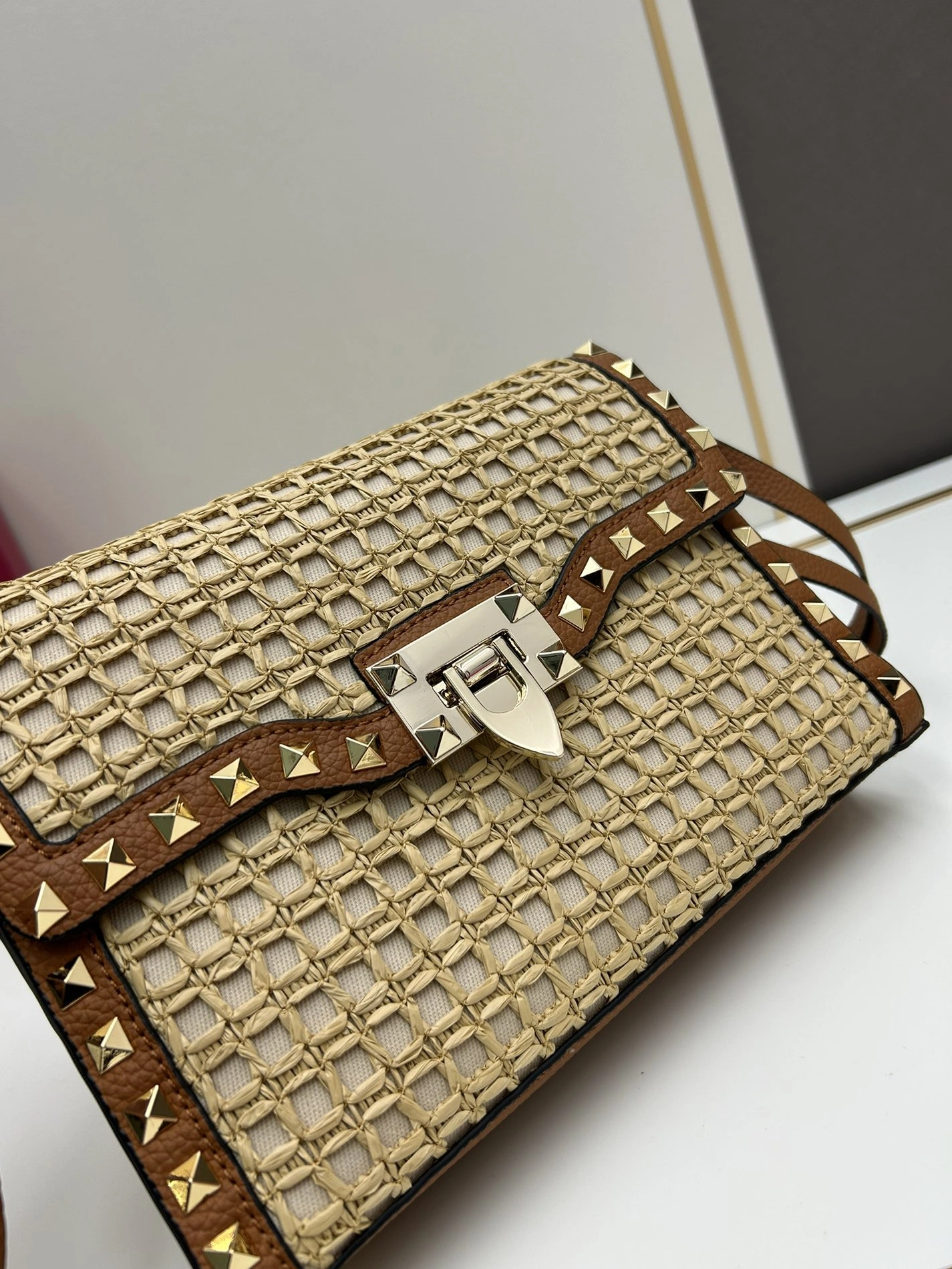 Valentino AAA Quality Messenger Bags For Women UrbanStyle 1062