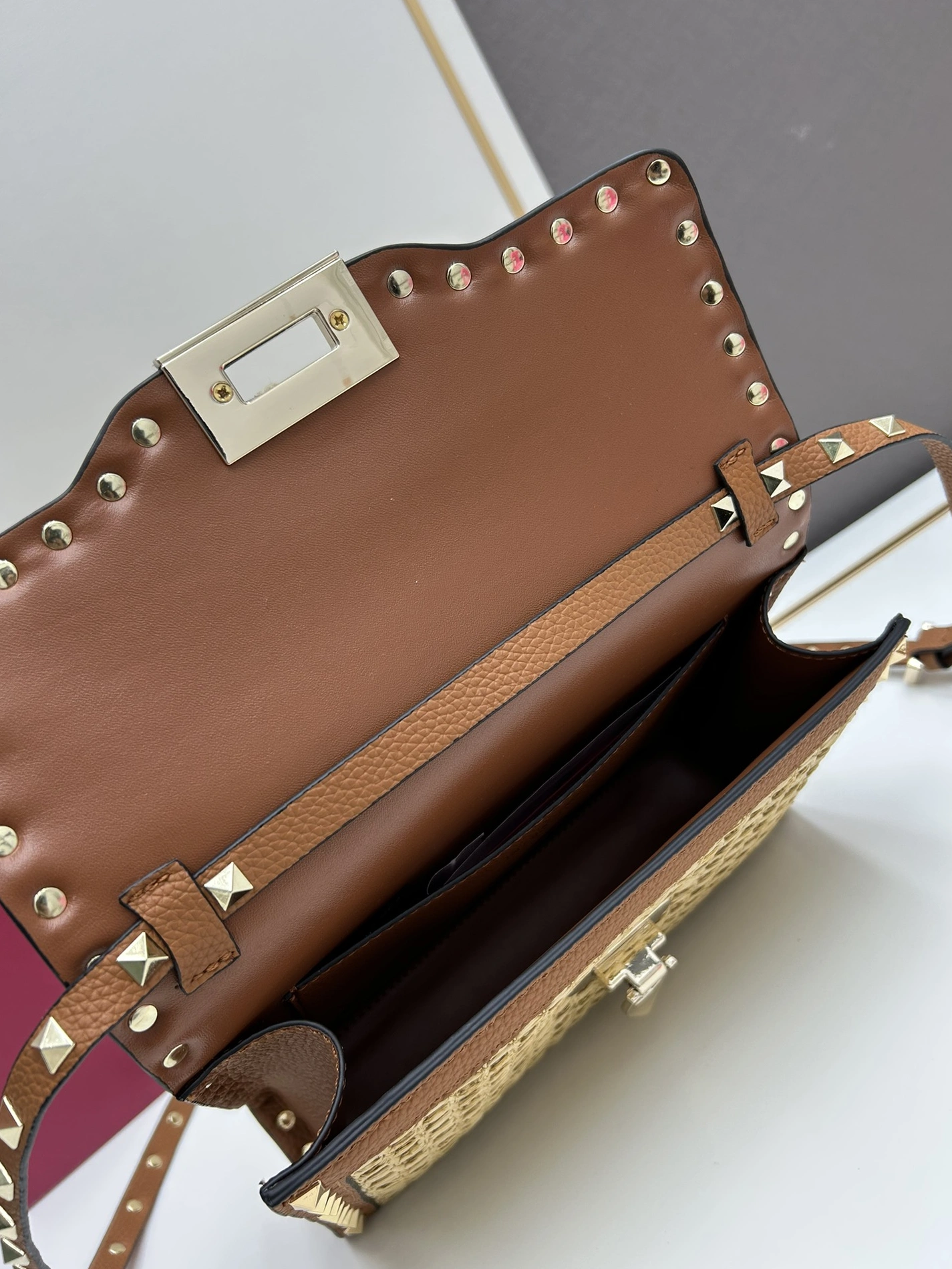Valentino AAA Quality Messenger Bags For Women UrbanStyle 1062