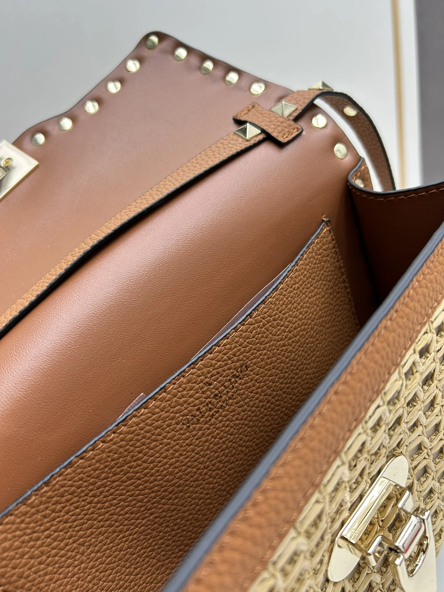 Valentino AAA Quality Messenger Bags For Women UrbanStyle 1062