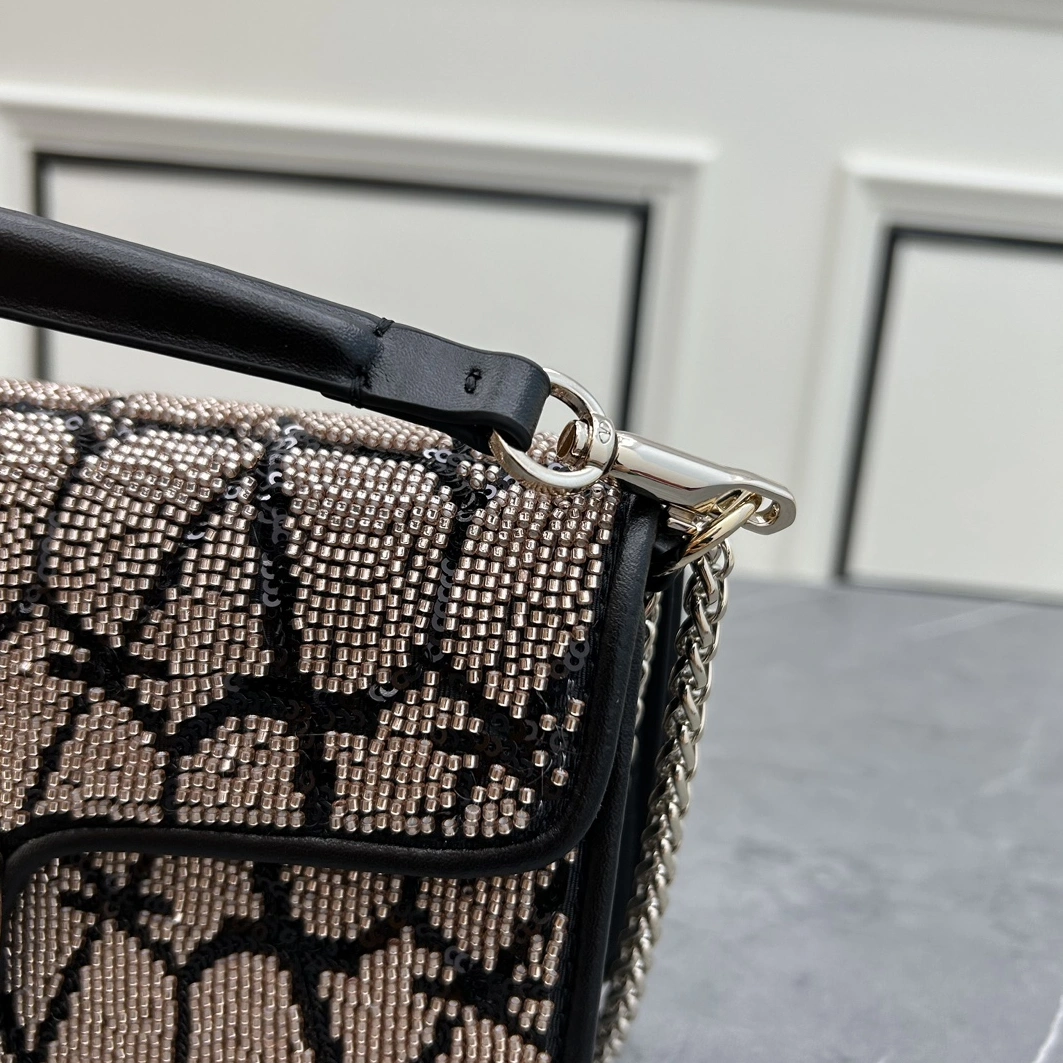 Valentino AAA Quality Messenger Bags For Women UrbanStyle 128