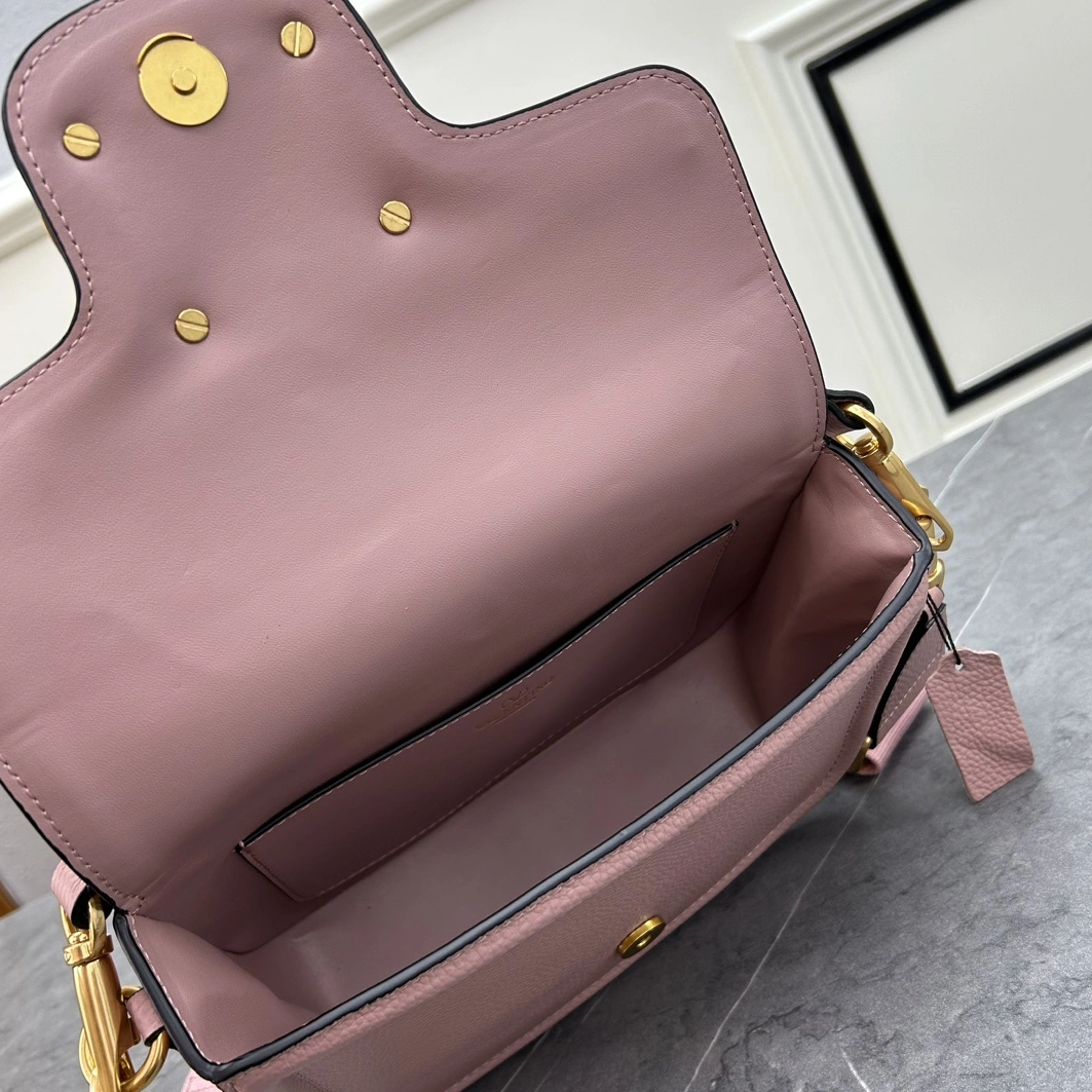 Valentino AAA Quality Messenger Bags For Women UrbanStyle 5688