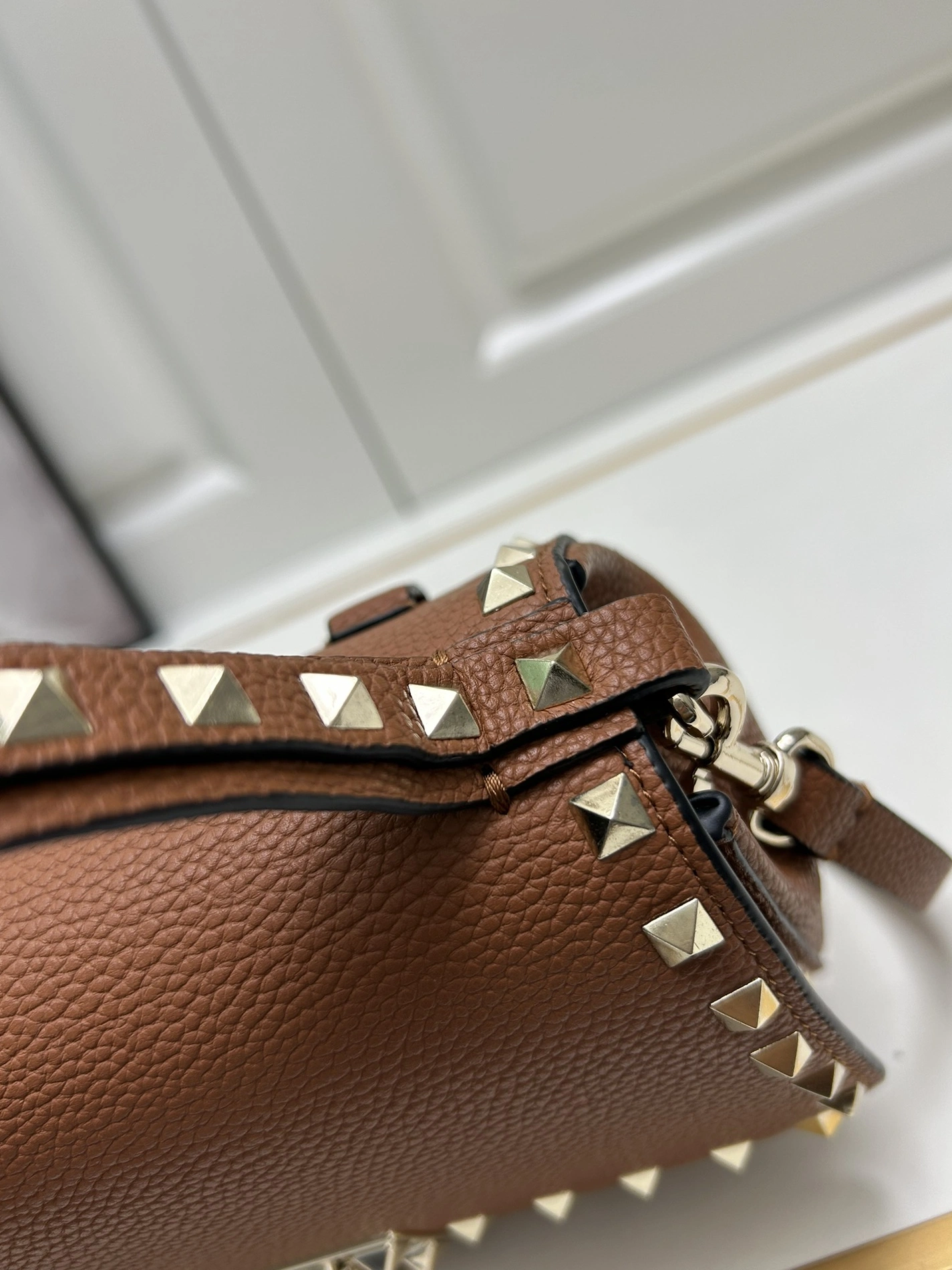 Valentino AAA Quality Messenger Bags For Women Vibrant 288