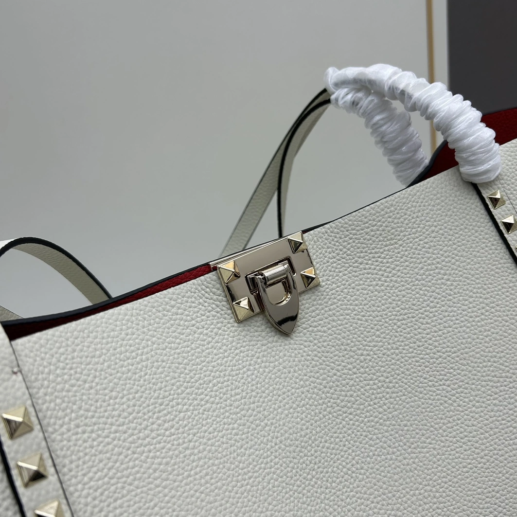 Valentino AAA Quality Shoulder Bags For Women Affordable 5392