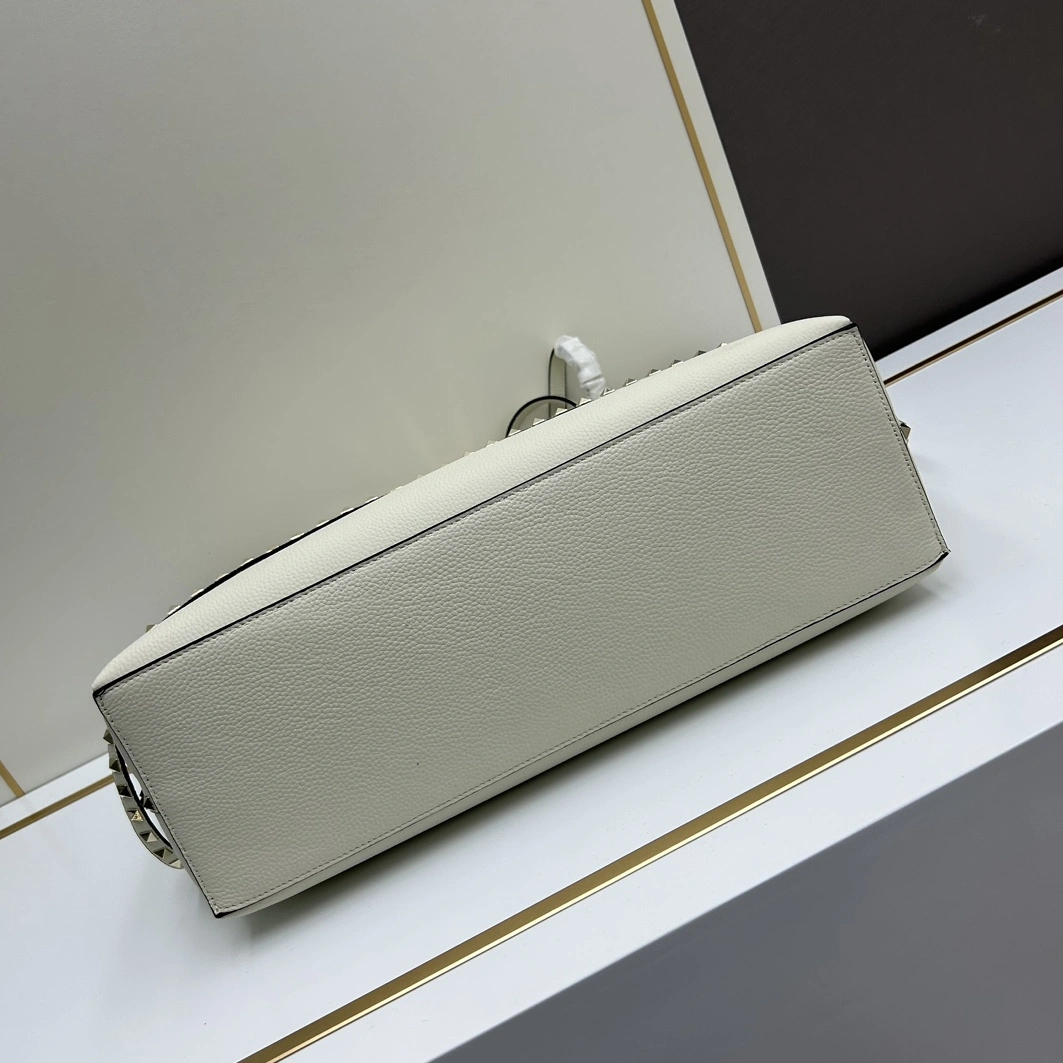 Valentino AAA Quality Shoulder Bags For Women Affordable 5392