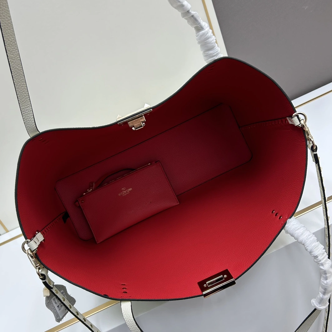 Valentino AAA Quality Shoulder Bags For Women Affordable 5392