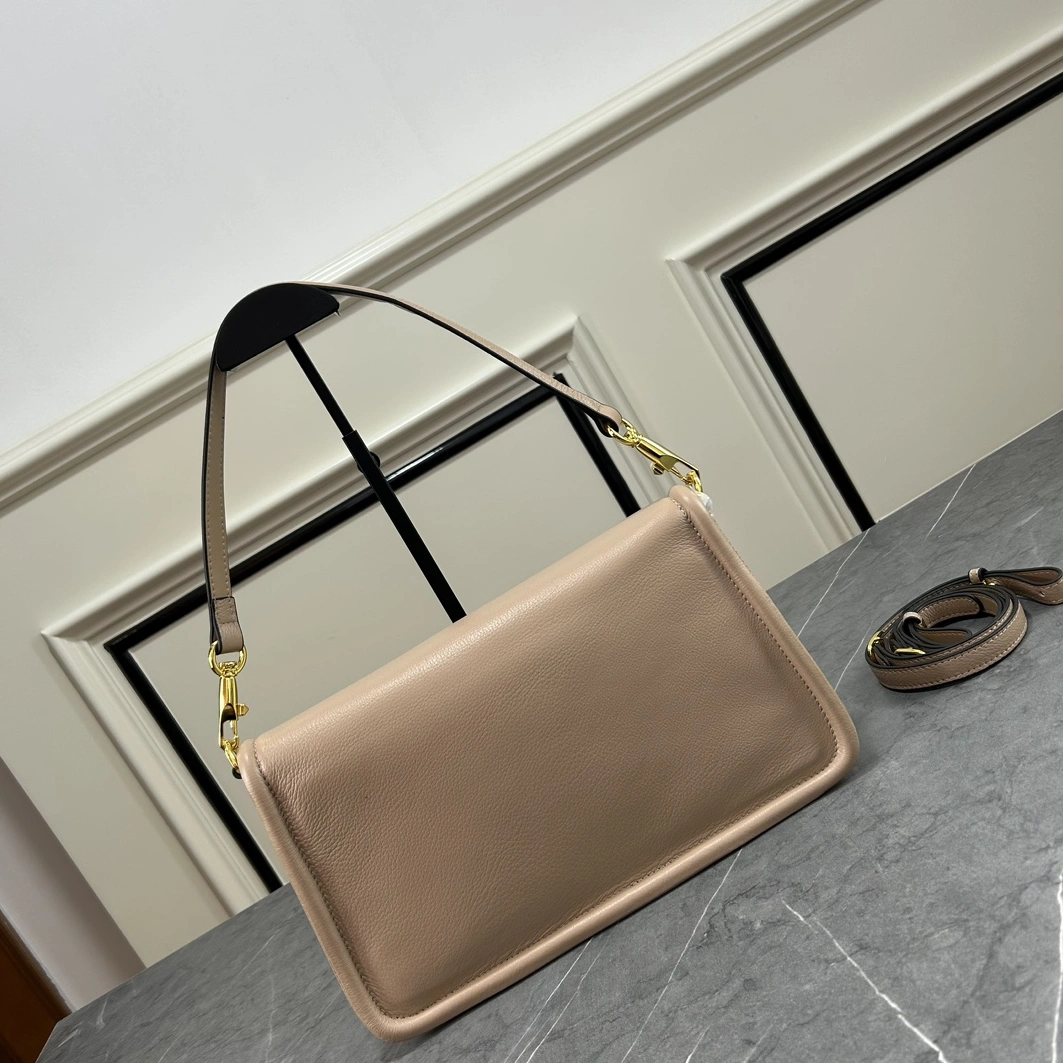 Valentino AAA Quality Shoulder Bags For Women Affordable 9456