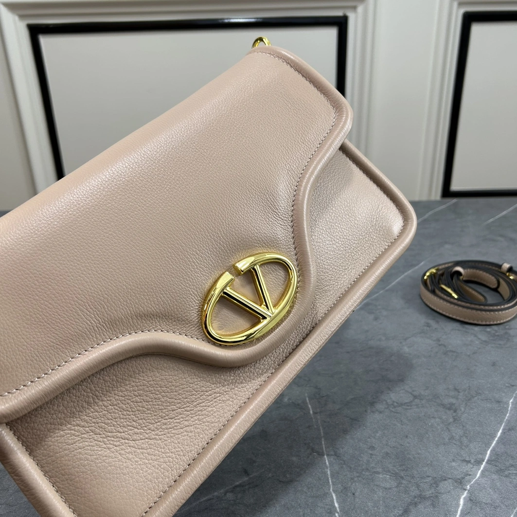 Valentino AAA Quality Shoulder Bags For Women Affordable 9456