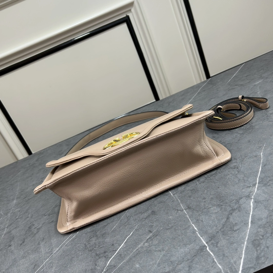 Valentino AAA Quality Shoulder Bags For Women Affordable 9456
