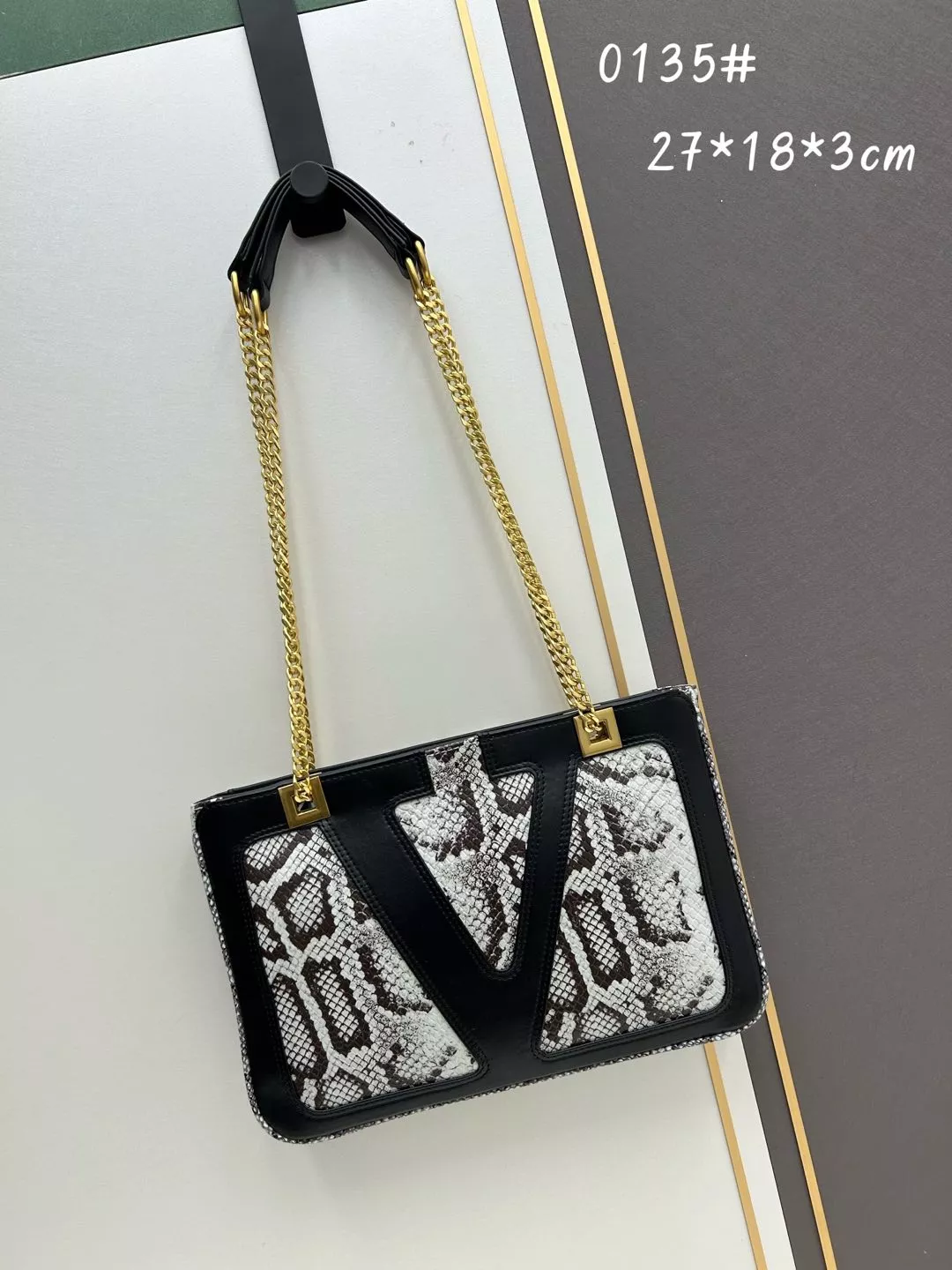 Valentino AAA Quality Shoulder Bags For Women Classic 5111
