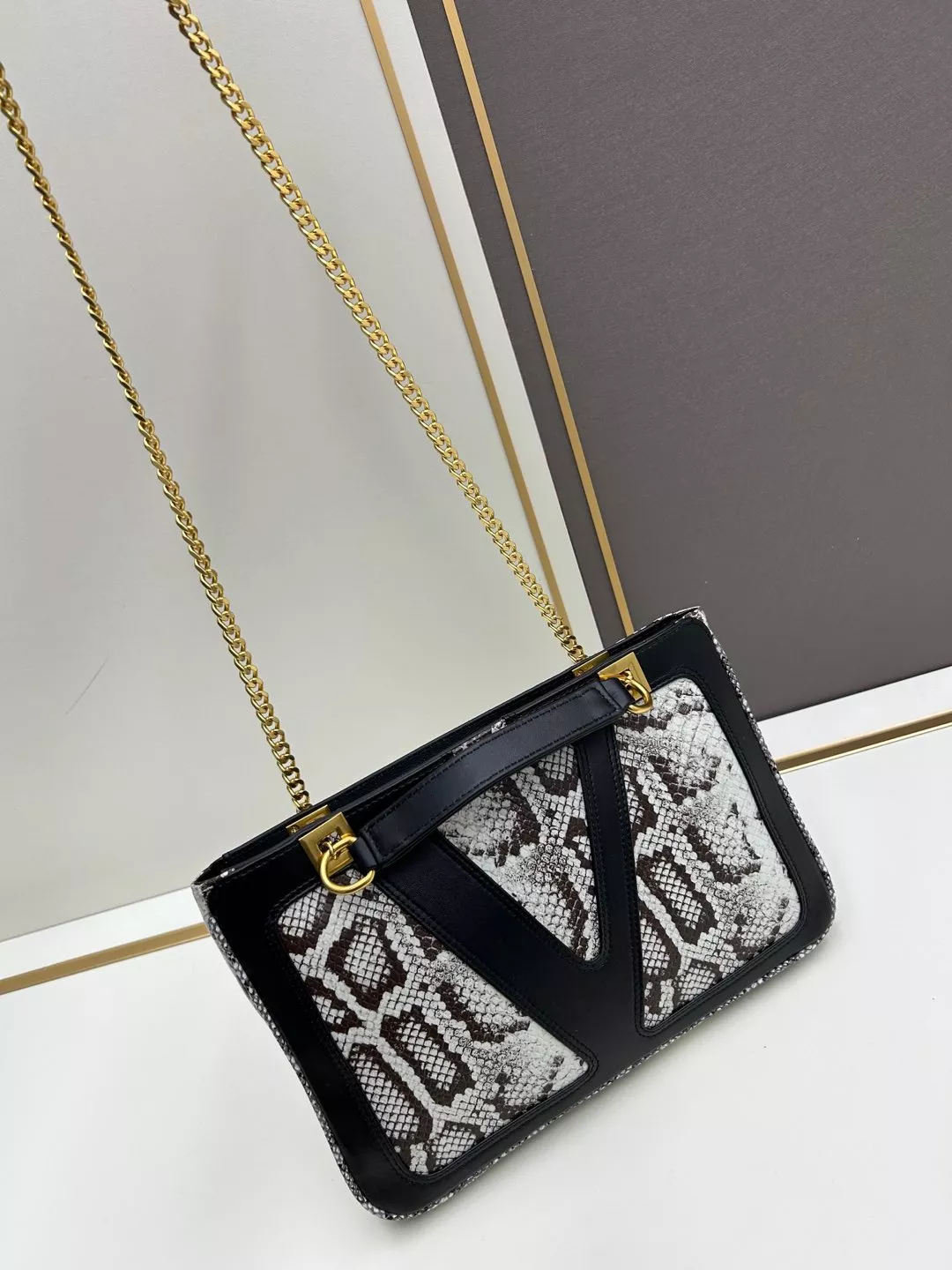 Valentino AAA Quality Shoulder Bags For Women Classic 5111