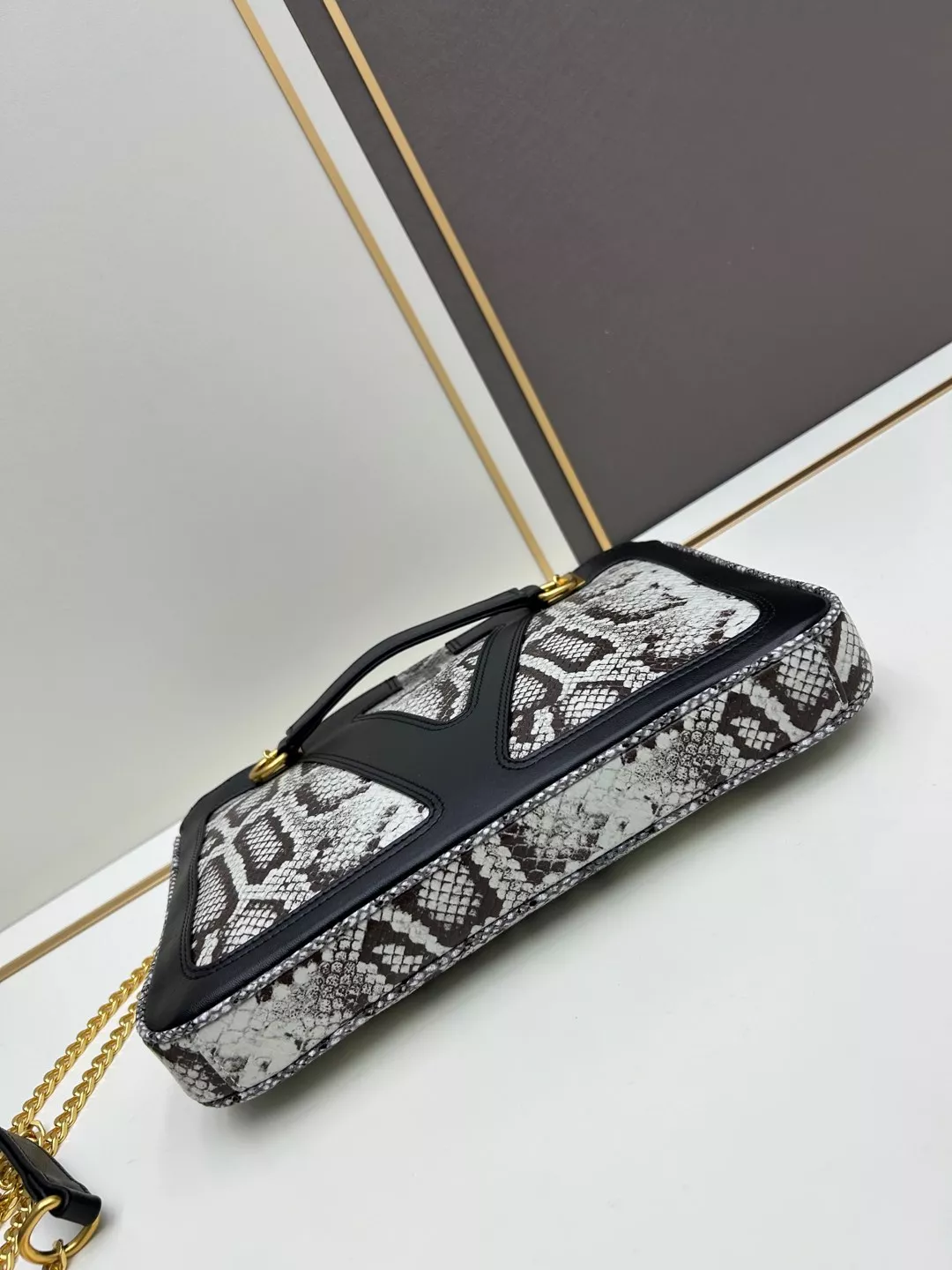 Valentino AAA Quality Shoulder Bags For Women Classic 5111
